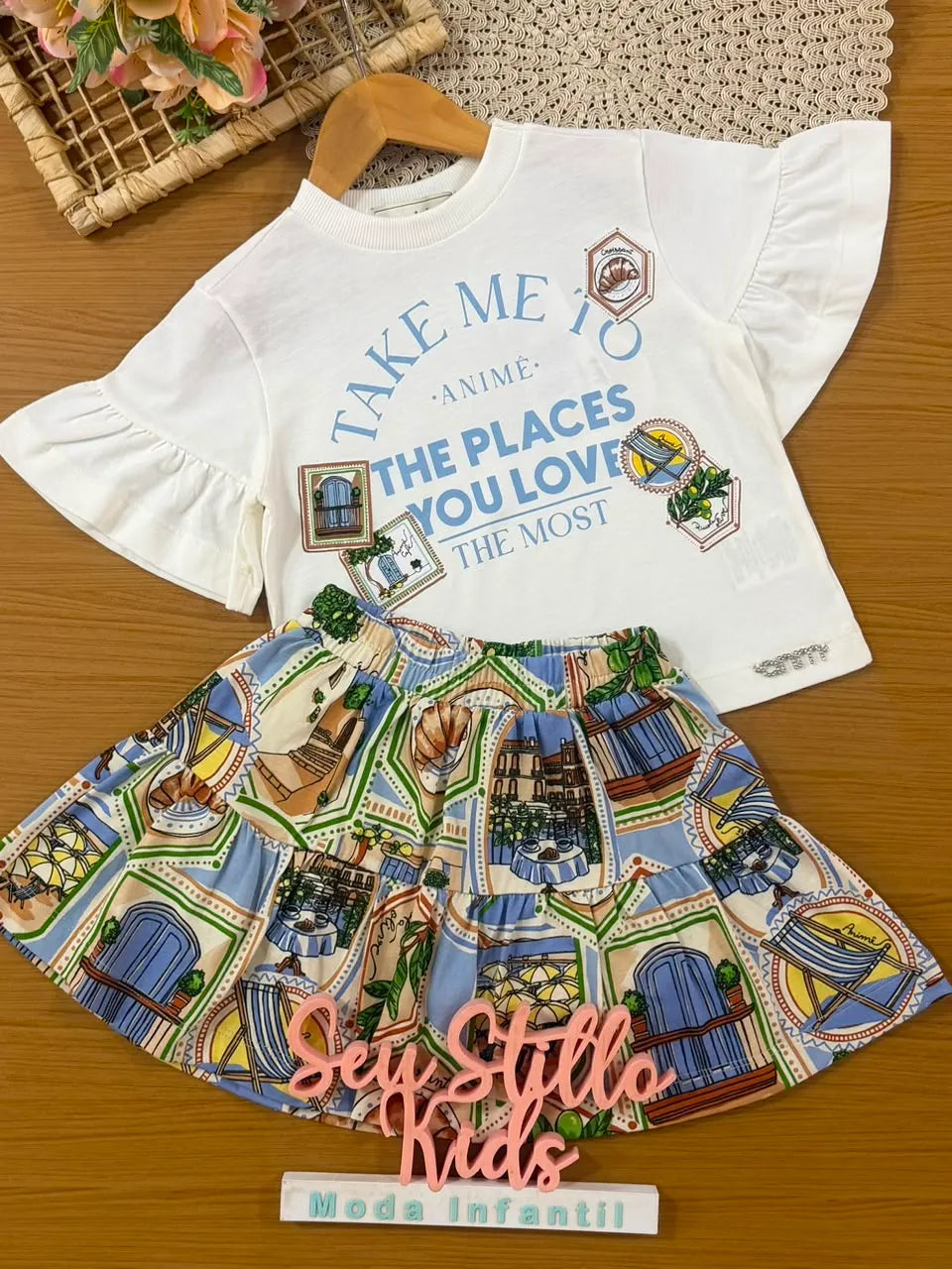 Conjunto Infantil Menina Animê com Saia Estampada e Blusa Branca The Places you Love