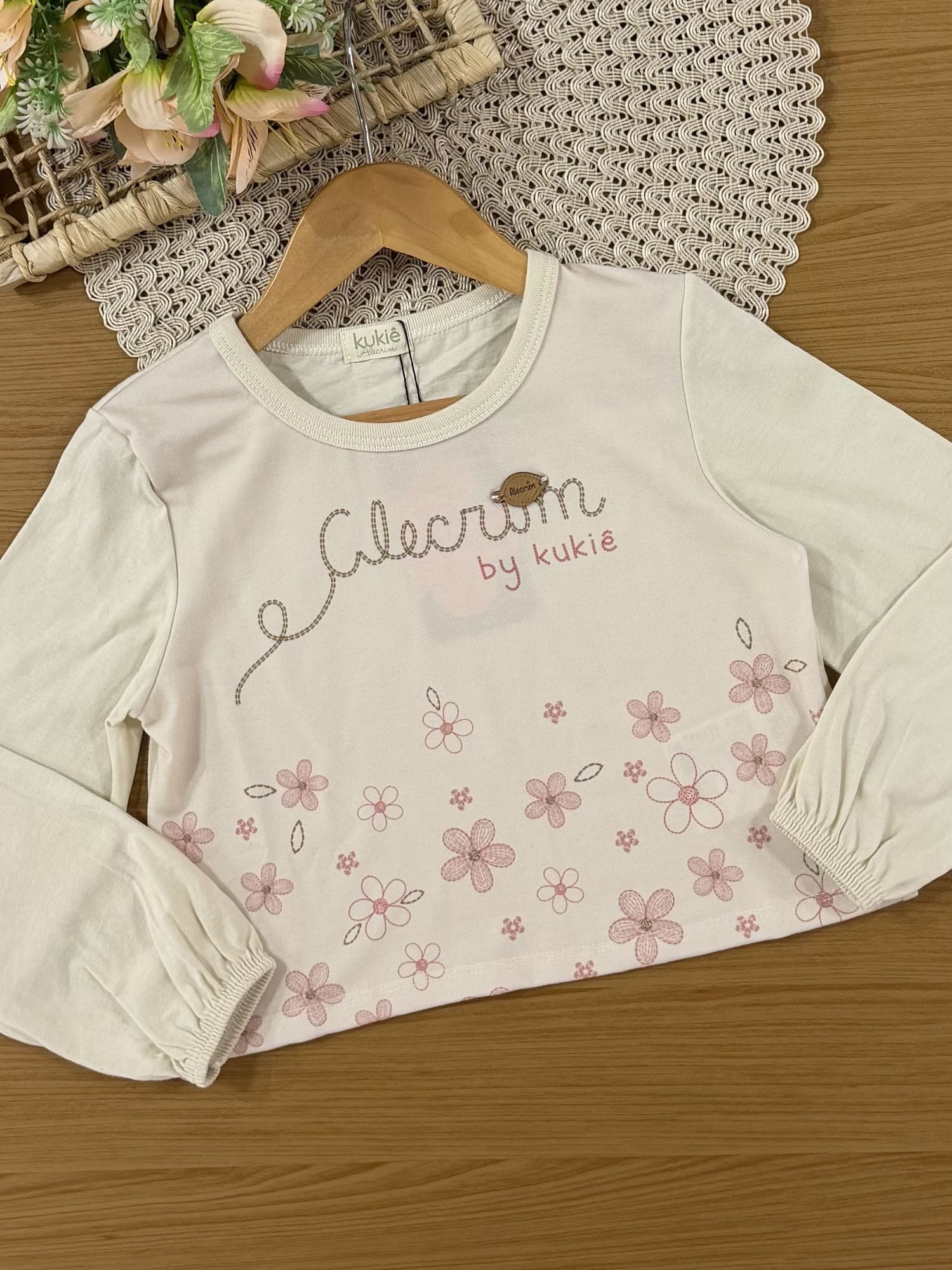 Conjunto Infantil Kukiê Inverno com Shorts Marrom e Blusa Manga Longa Florzinha