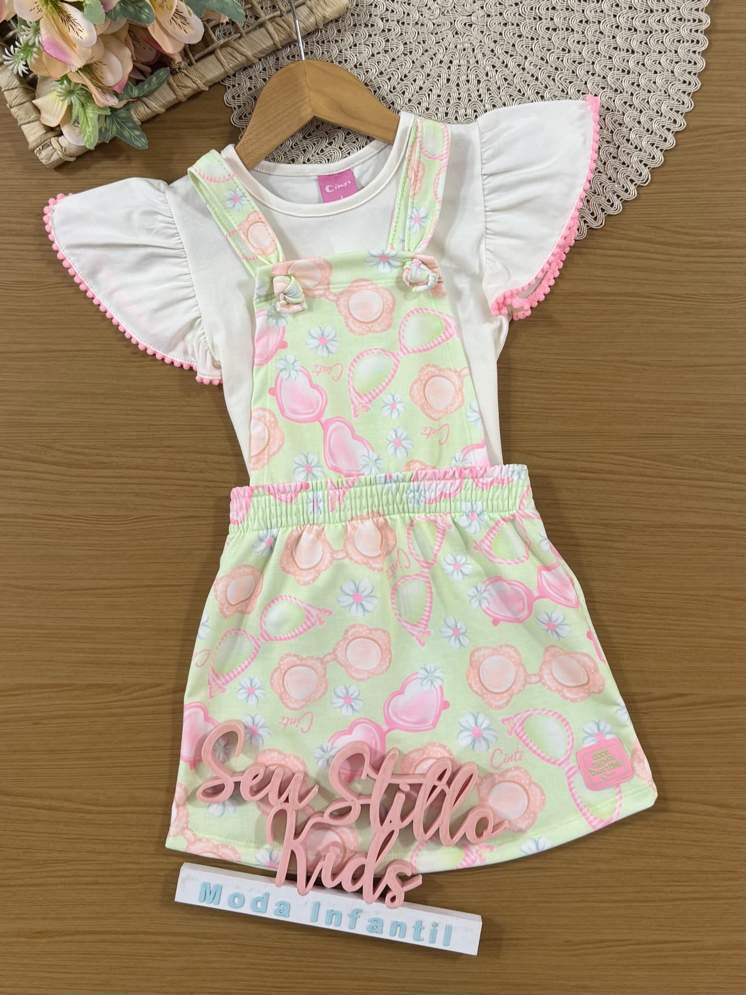 Salopete Infantil Cinti Verão Verde Floral com Blusa Branca