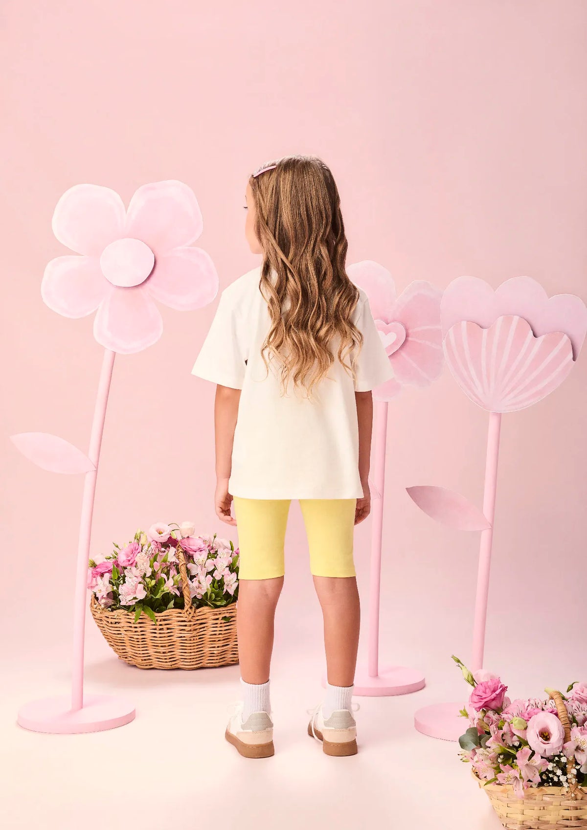 Conjunto Infantil Menina Momi Shorts Ciclista Amarelo e Blusa Hello Kitty Docinhos Strass