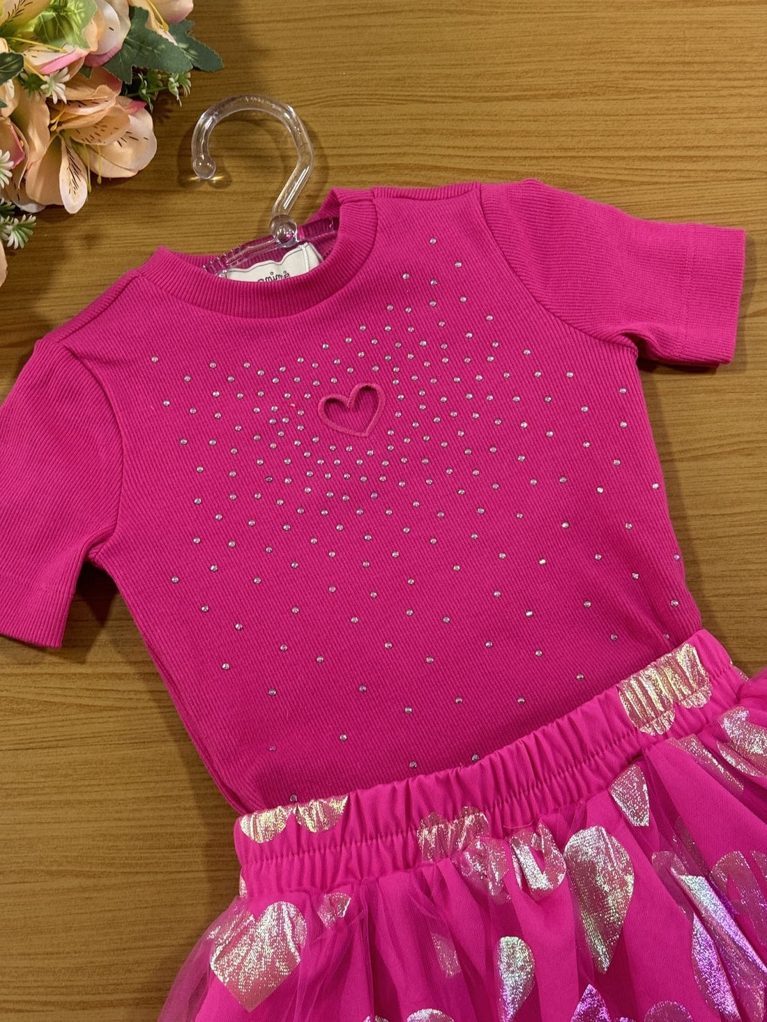Conjunto Infantil Animê Verão Saia Rosa Tule Coração e Blusa Brilho