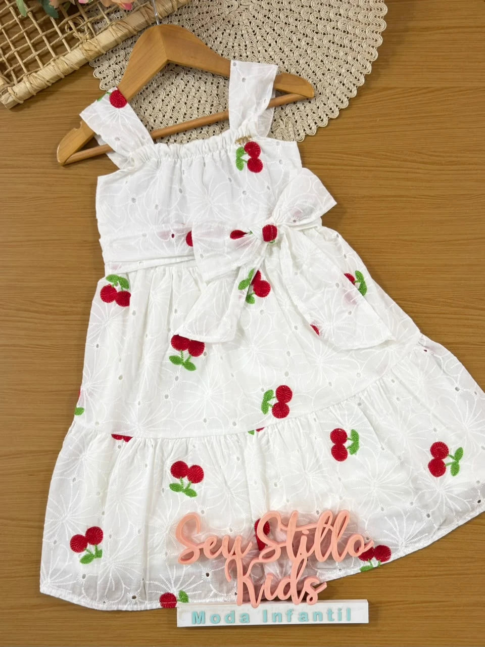 Vestido Infantil Momi Branco Laise Bordado Cereja