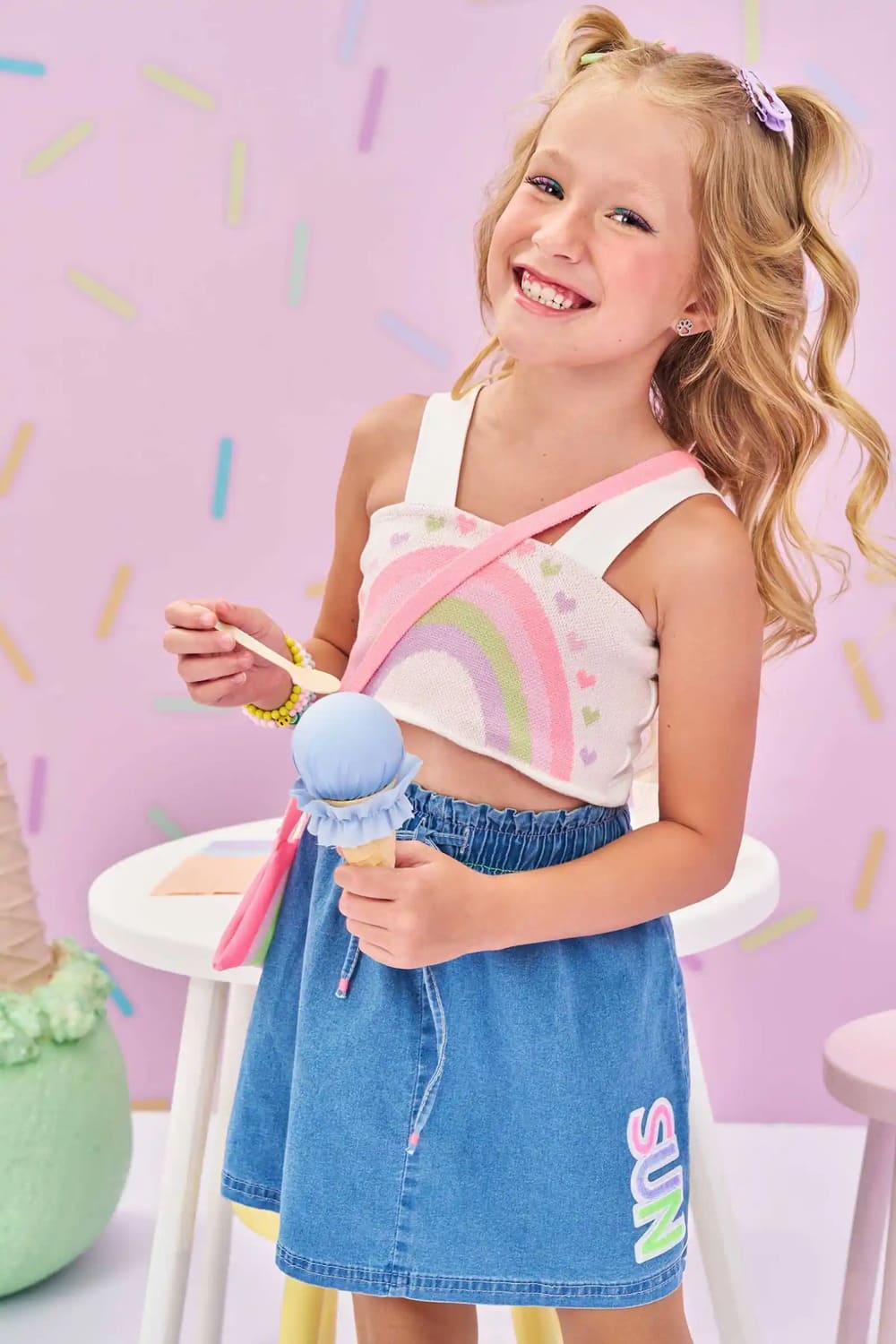 Conjunto Infantil Kukie Verão Saia Jeans e Top Cropped com Bolsinha Arco-íris