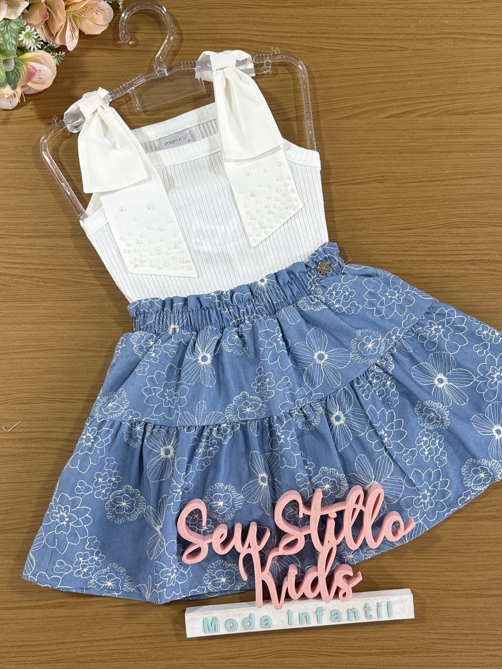 Conjunto Infantil Momi Verão Saia Flores Bordadas e Regata Canelada
