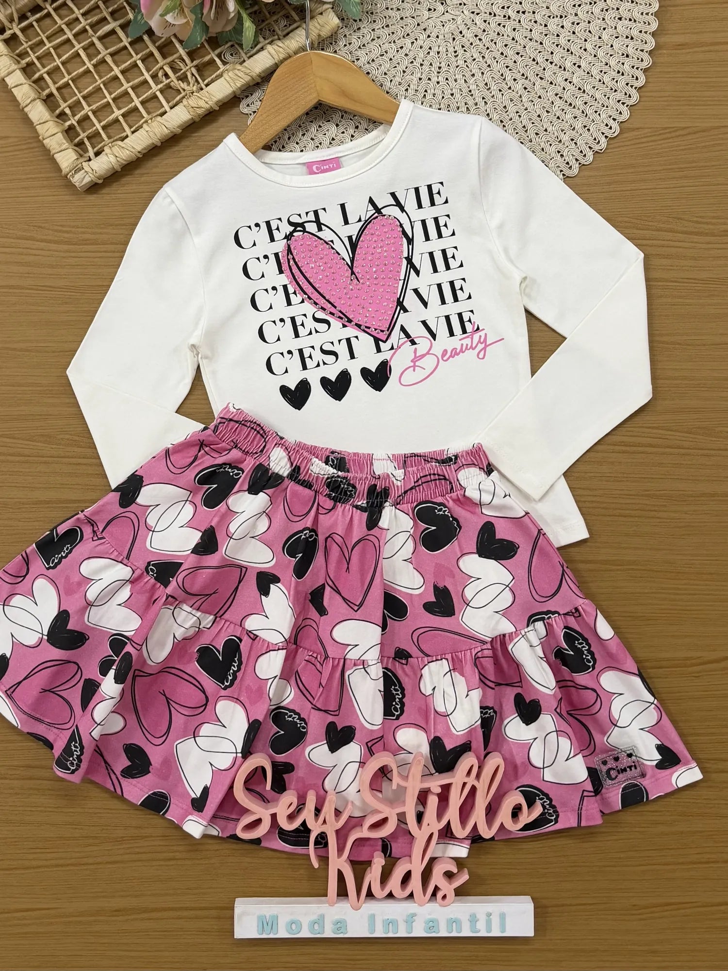 Conjunto Infantil Cinti Inverno Com Saia Rosa e Blusa Manga Longa Coração Strass