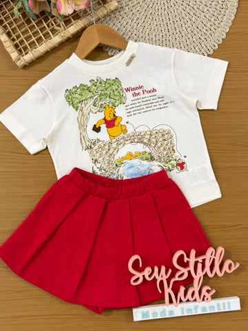 Conjunto Infantil Menina Animê com Shorts Saia Vermelho e Blusa Ursinho Pooh Disney