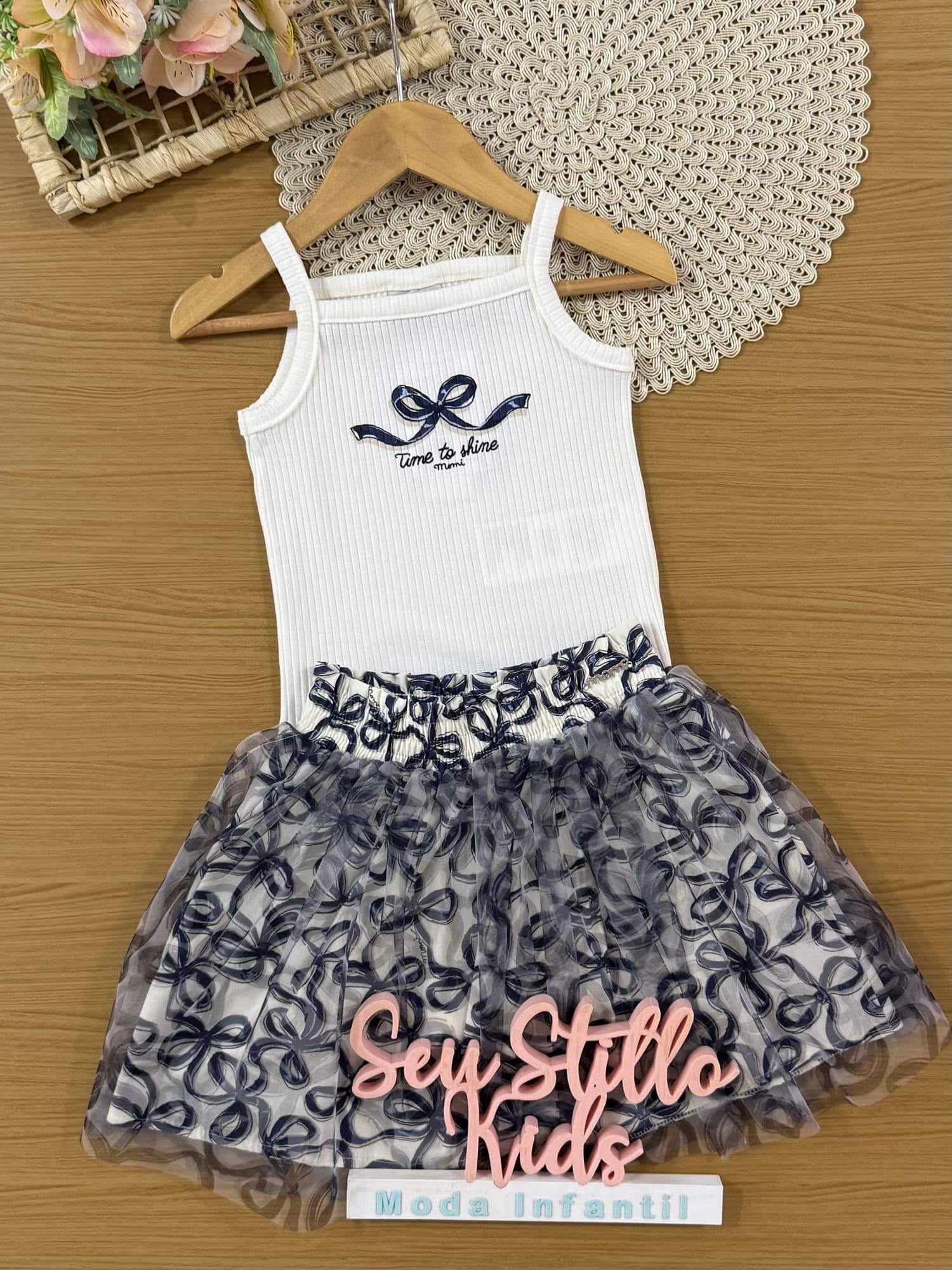 Conjunto Infantil Momi Verão com Saia em Tule e Regata Branca Lacinho
