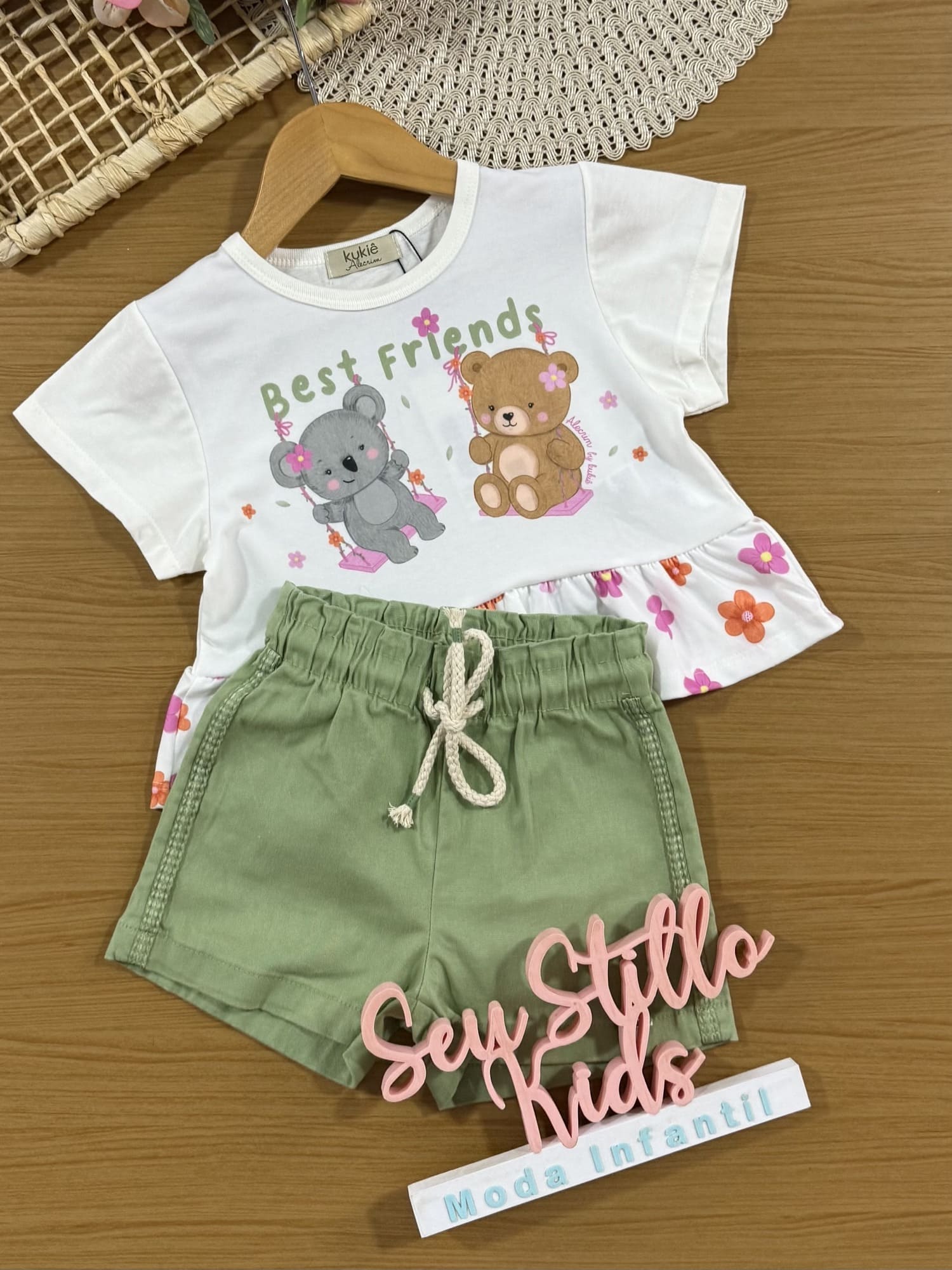 Conjunto Infantil Kukiê com Shorts Verde e Blusa Branca Best Friends