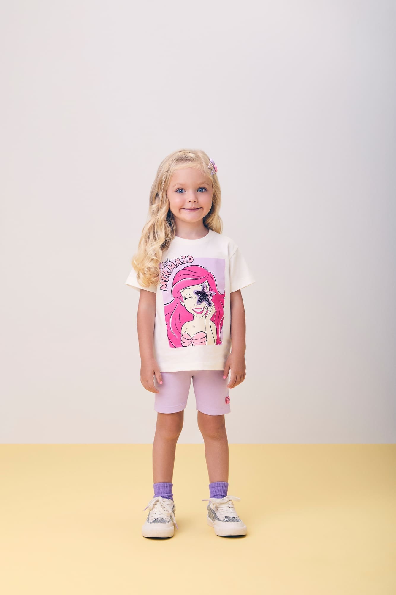 Conjunto Infantil Momi Verão com Shorts Ciclista Lilás e Blusa Branca Ariel Disney