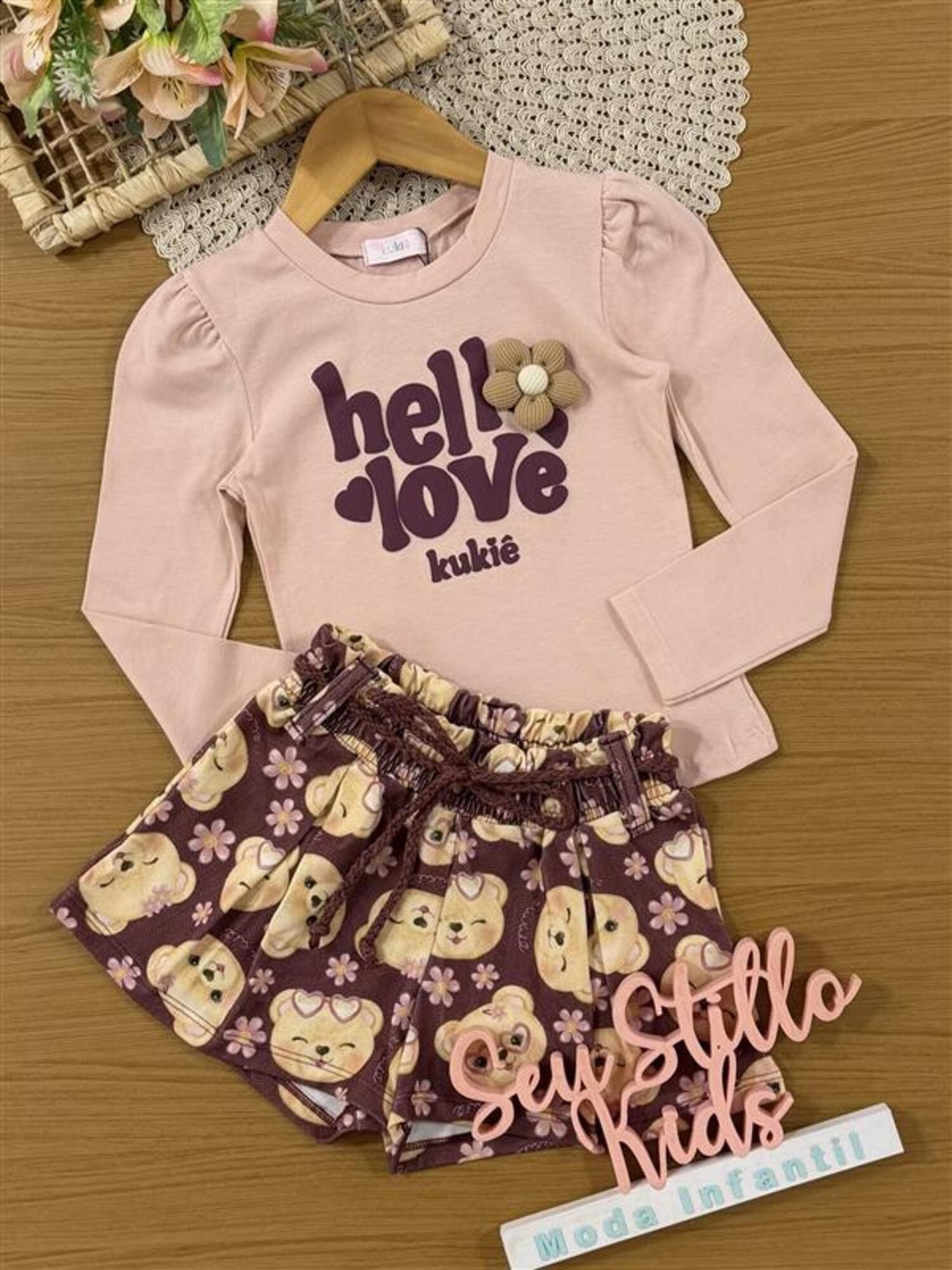 Conjunto Infantil Kukiê Inverno com Shorts Marrom e Blusa Manga Longa Hello Love