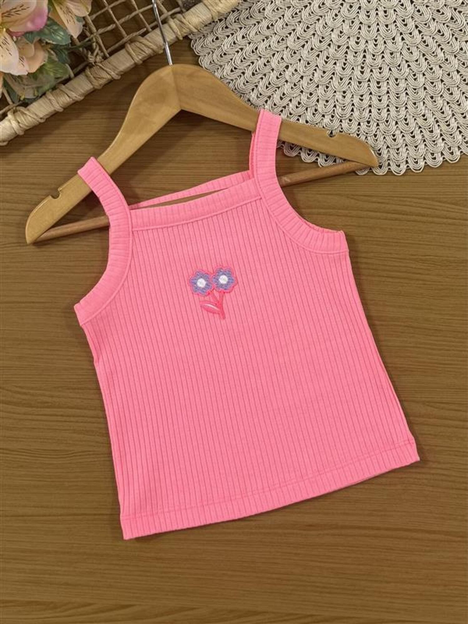 Conjunto Infantil Momi Verão com Saia Bege e Regata Rosa Florzinha