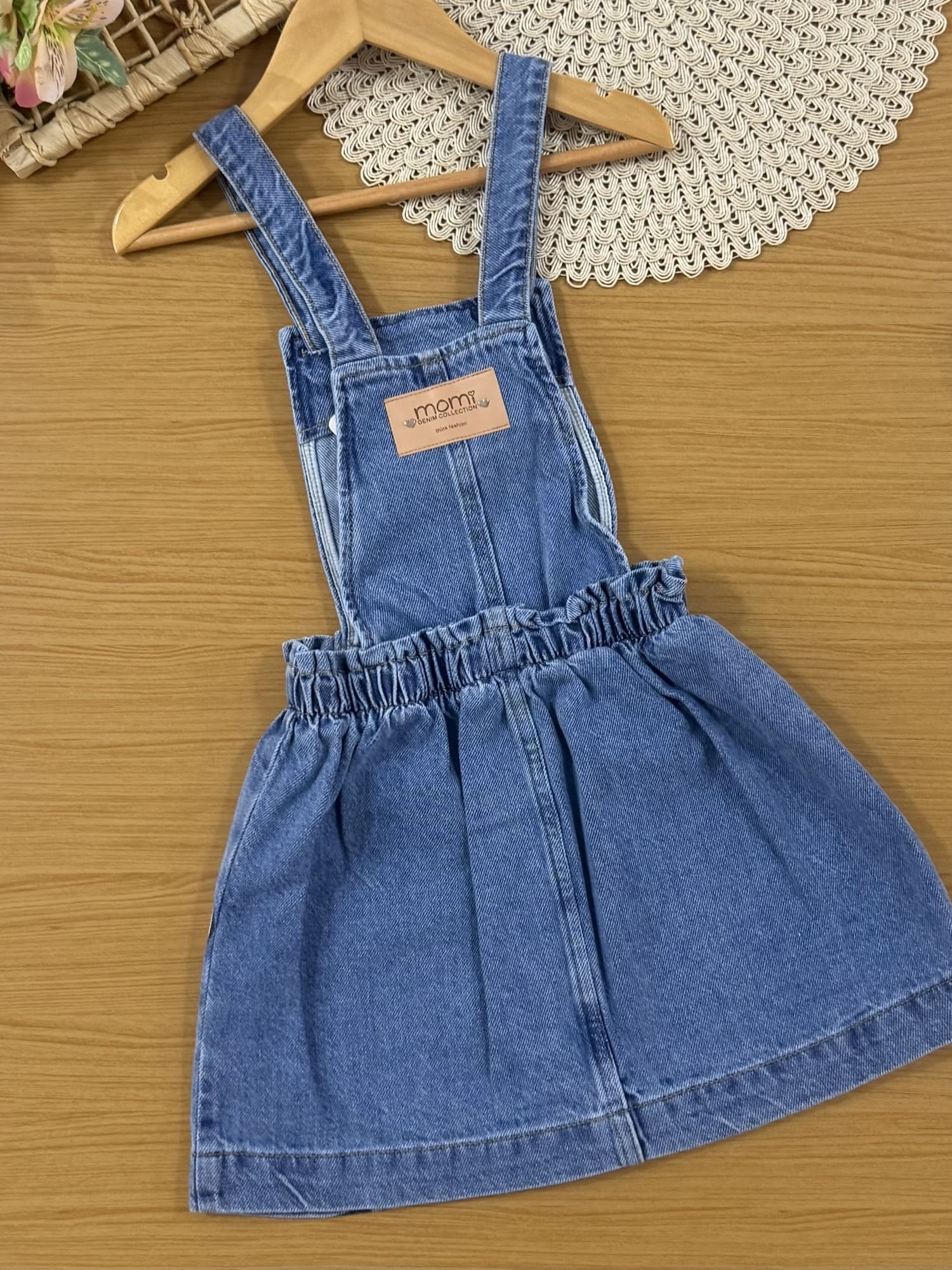 Salopete Infantil Momi Verão Jeans Hello Kitty e Amigos