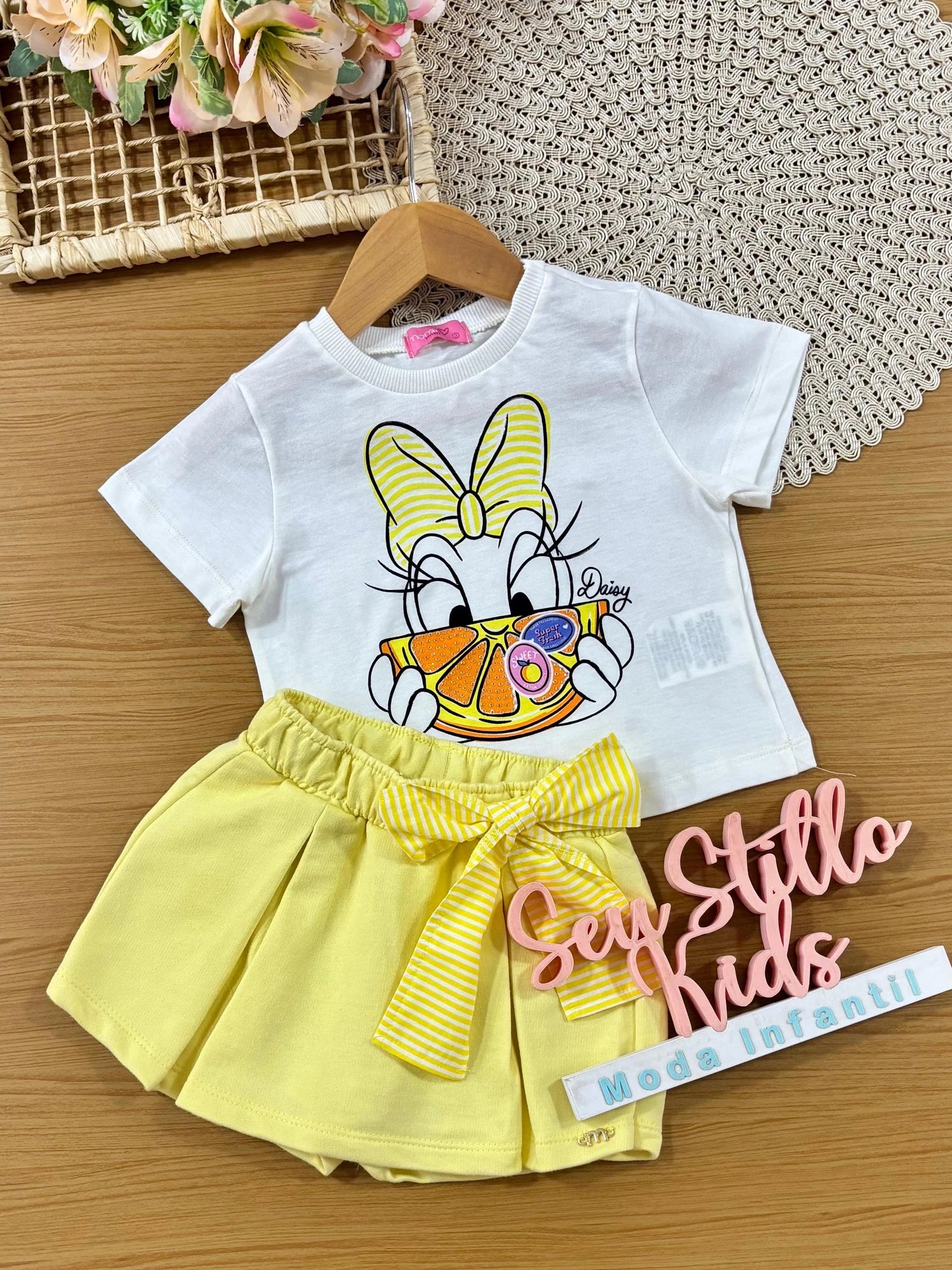 Conjunto Infantil Menina Momi, Shorts Saia Amarelo com Lacinho e Blusa Daisy