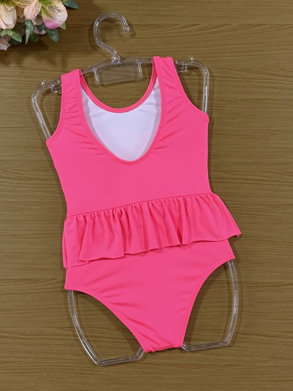 Maiô Infantil Momi Verão Rosa Neon com Babado Hello Kitty