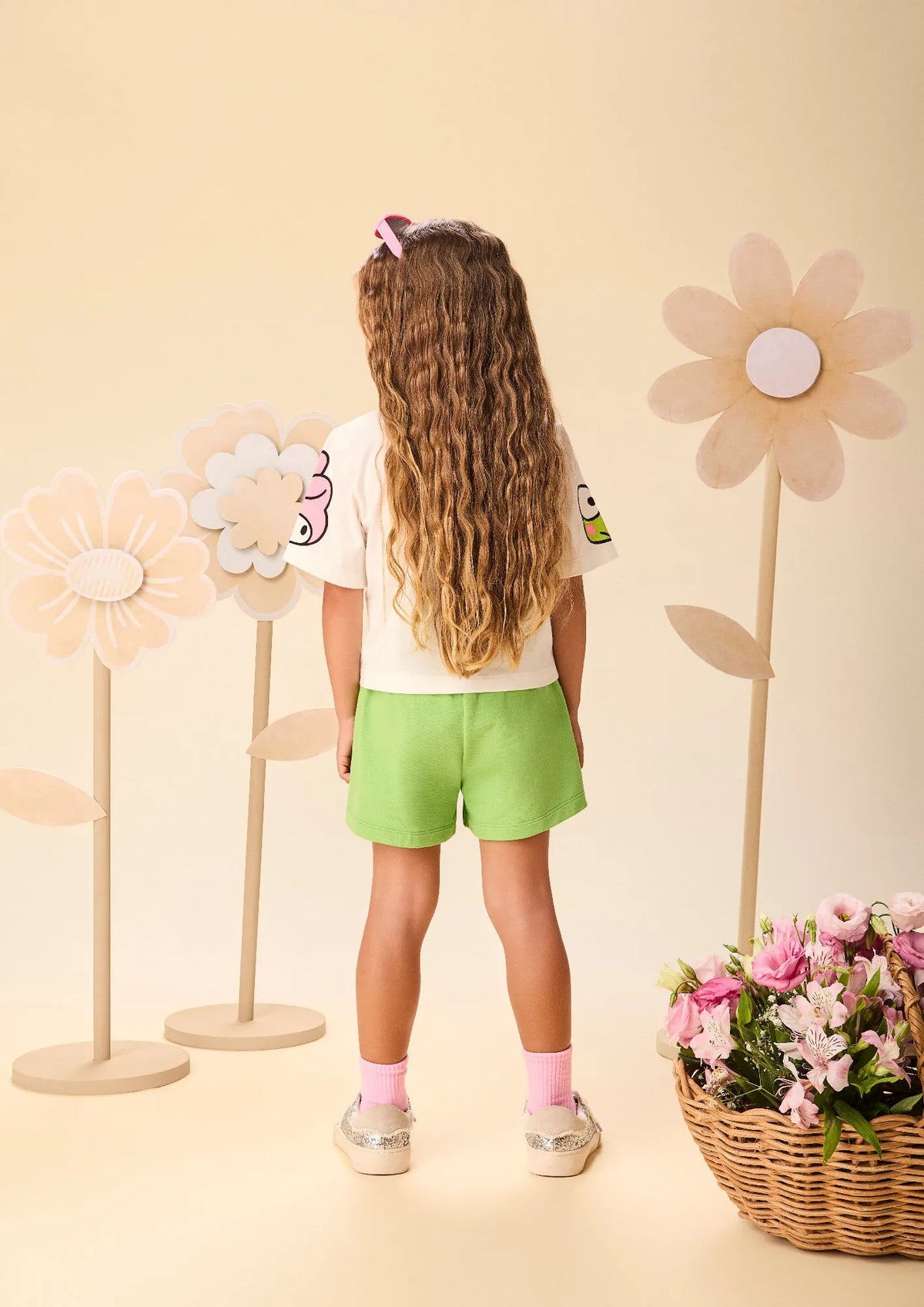 Conjunto Infantil Menina Momi com Shorts Verde e Blusa Branca Hello Kitty Strass