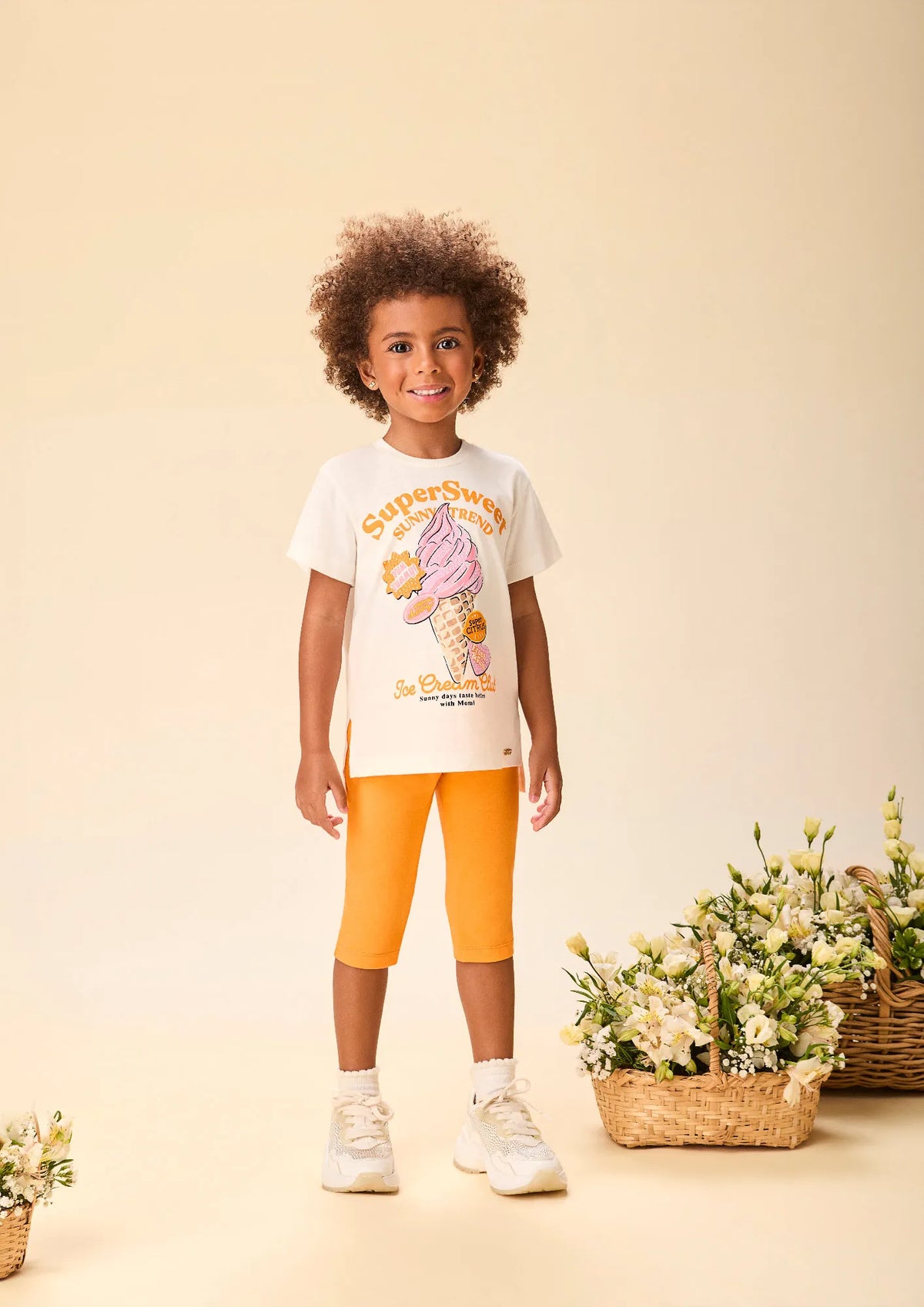 Conjunto Infantil Menina Momi com Calça Legging Laranja e Blusa Branca Sorvetinho Strass