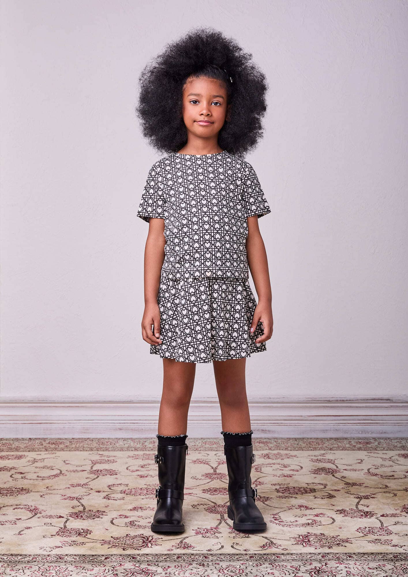 Conjunto Infantil Animê Inverno Saia com Shorts Embutido e Blusa Manga Curta Corações