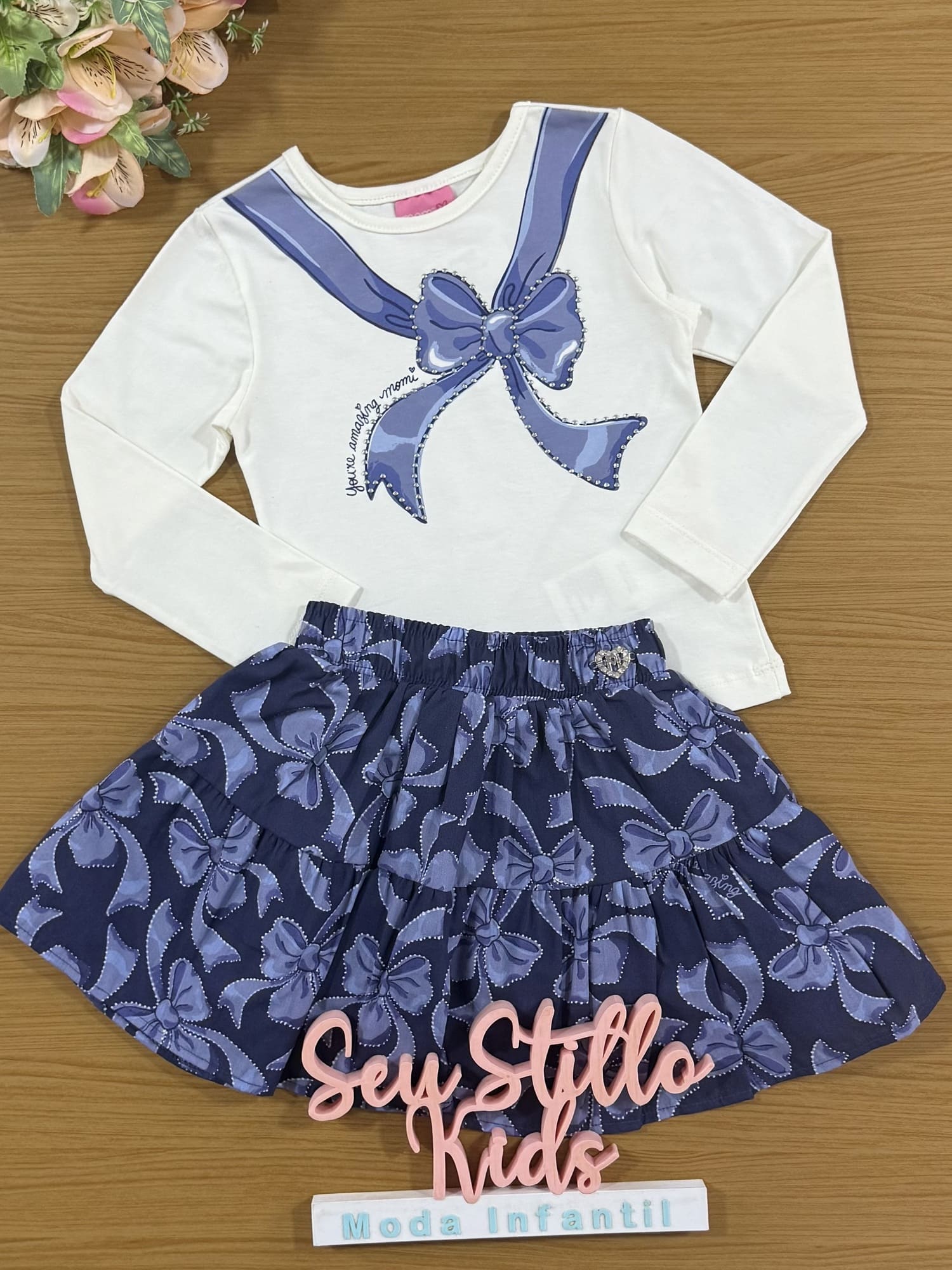 Conjunto Infantil Momi Inverno com Saia Azul e Blusa Branca Lacinho