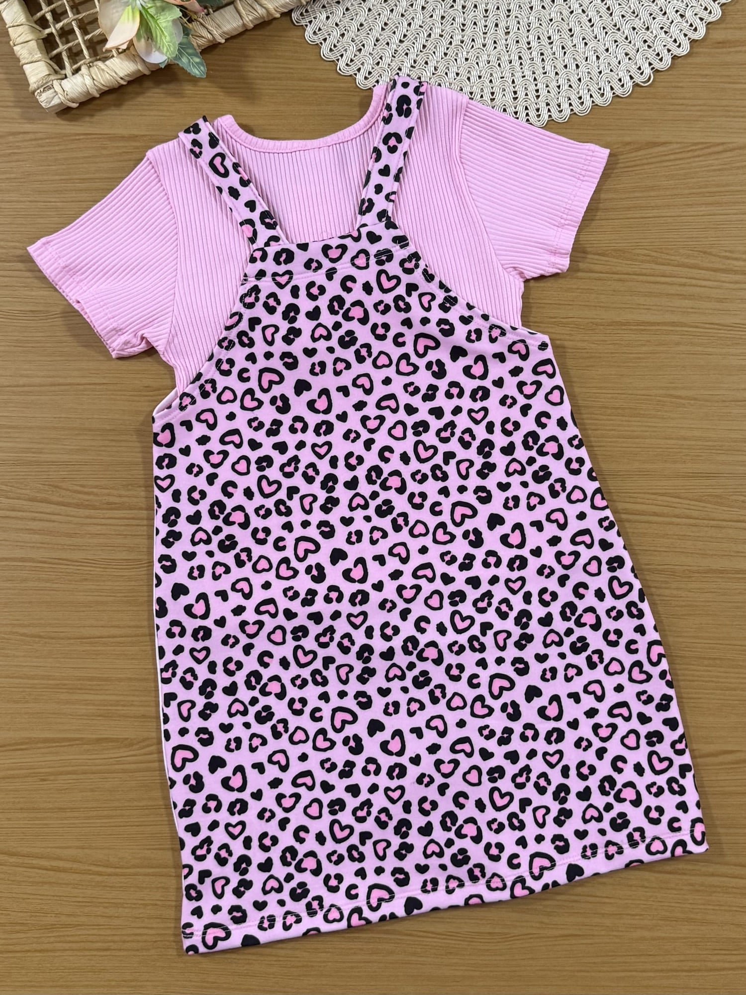 Salopete Infantil Cinti com Blusa Rosa Cachorrinha