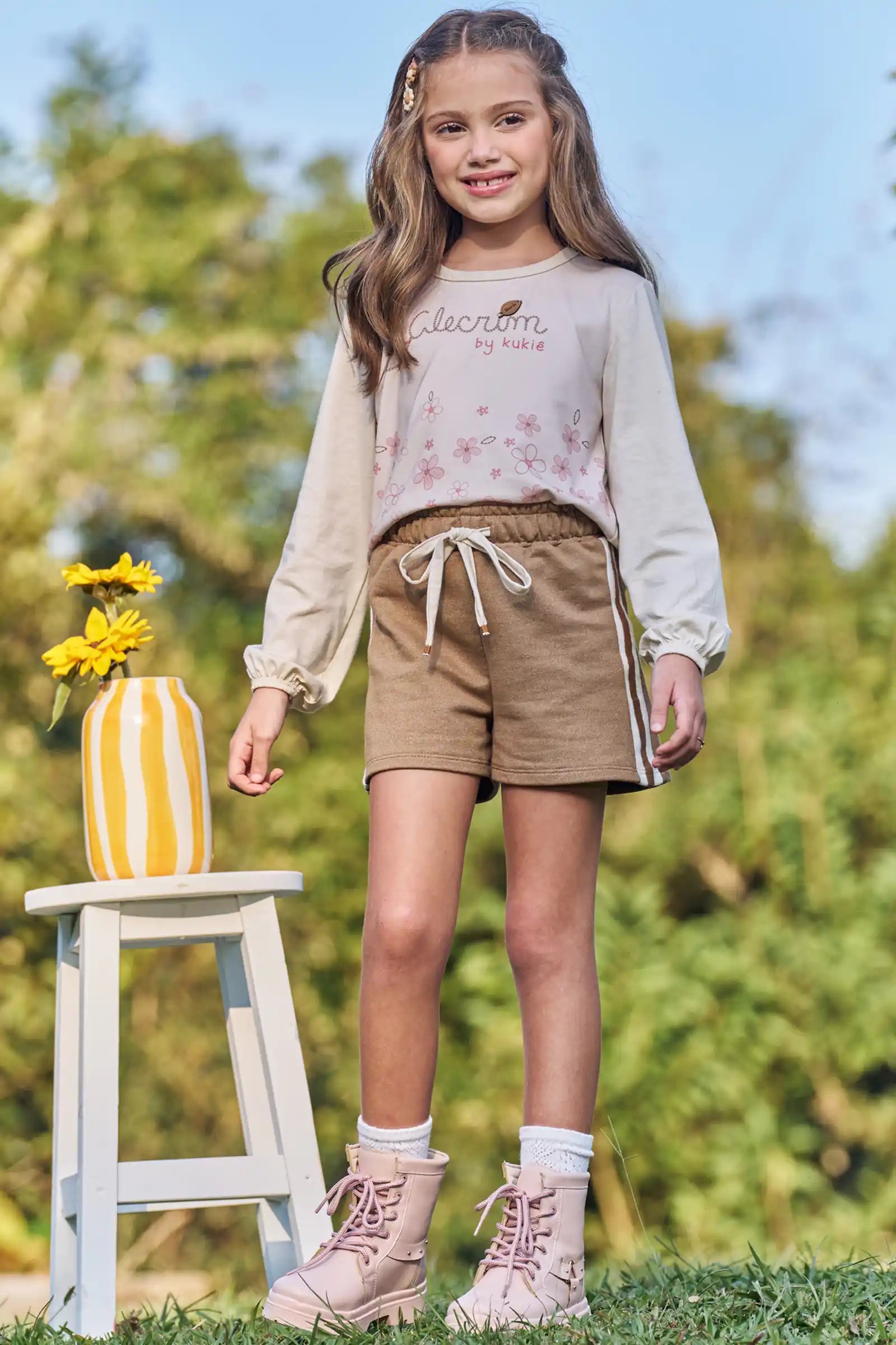 Conjunto Infantil Kukiê Inverno com Shorts Marrom e Blusa Manga Longa Florzinha