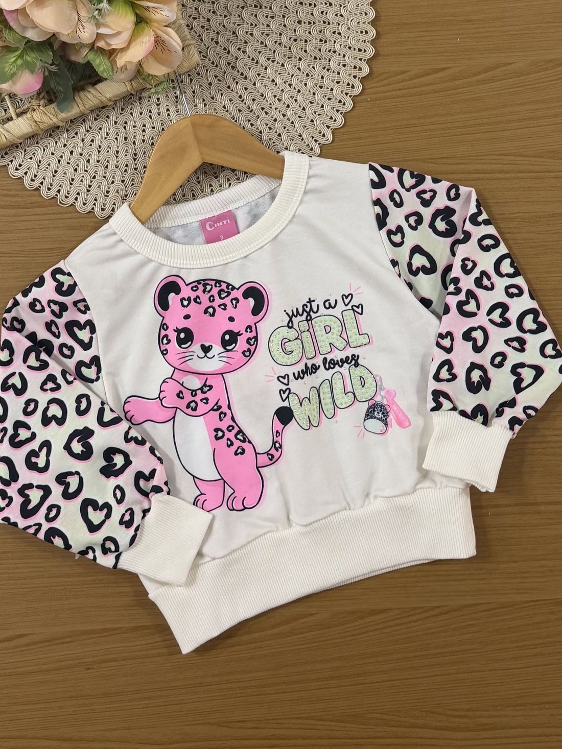 Conjunto Infantil Cinti Inverno com Shorts e Moletom sem Flanela Branco Oncinha