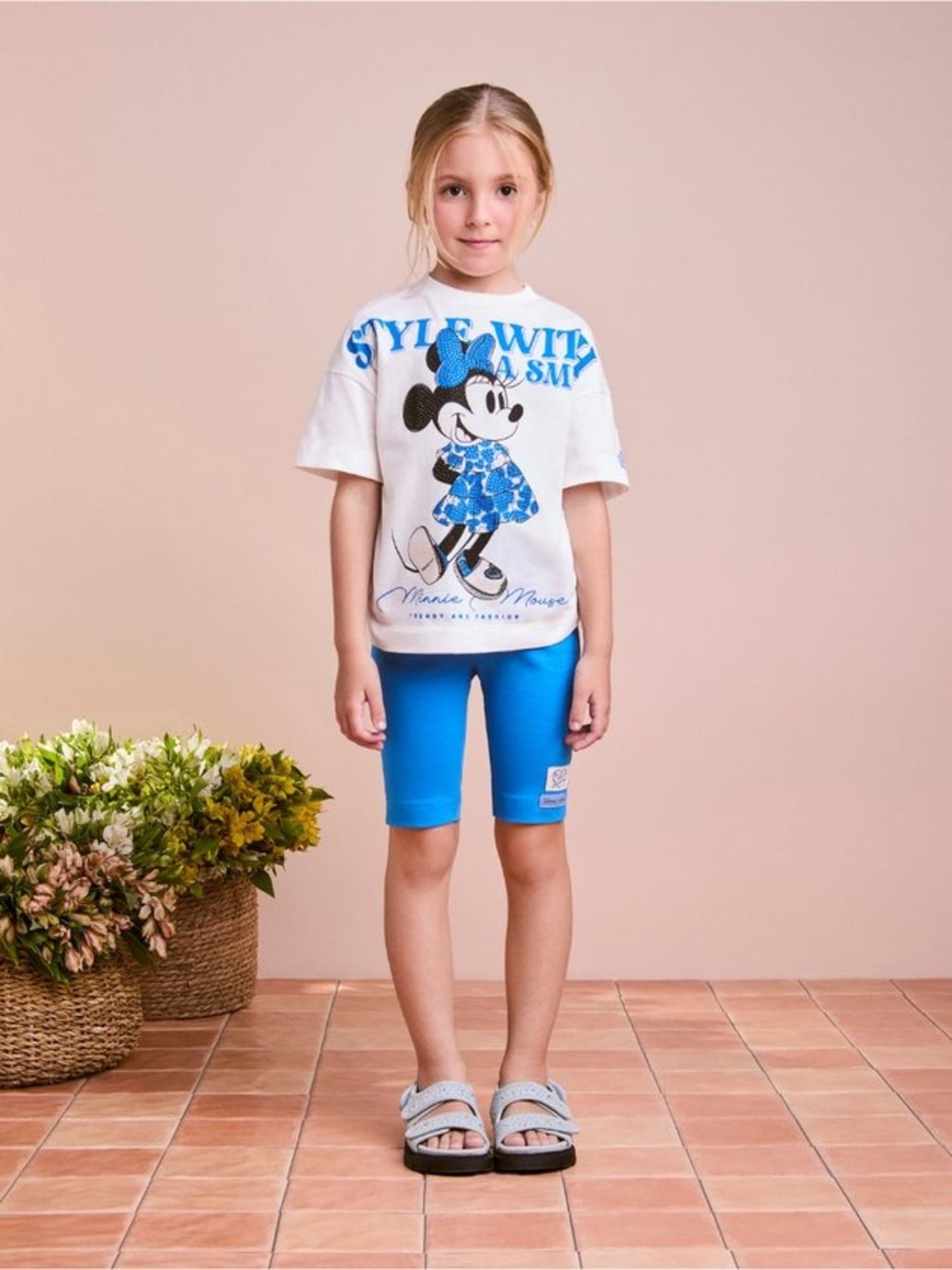 Conjunto Infantil Animê com Shorts Azul e Blusa Branca Minnie Disney