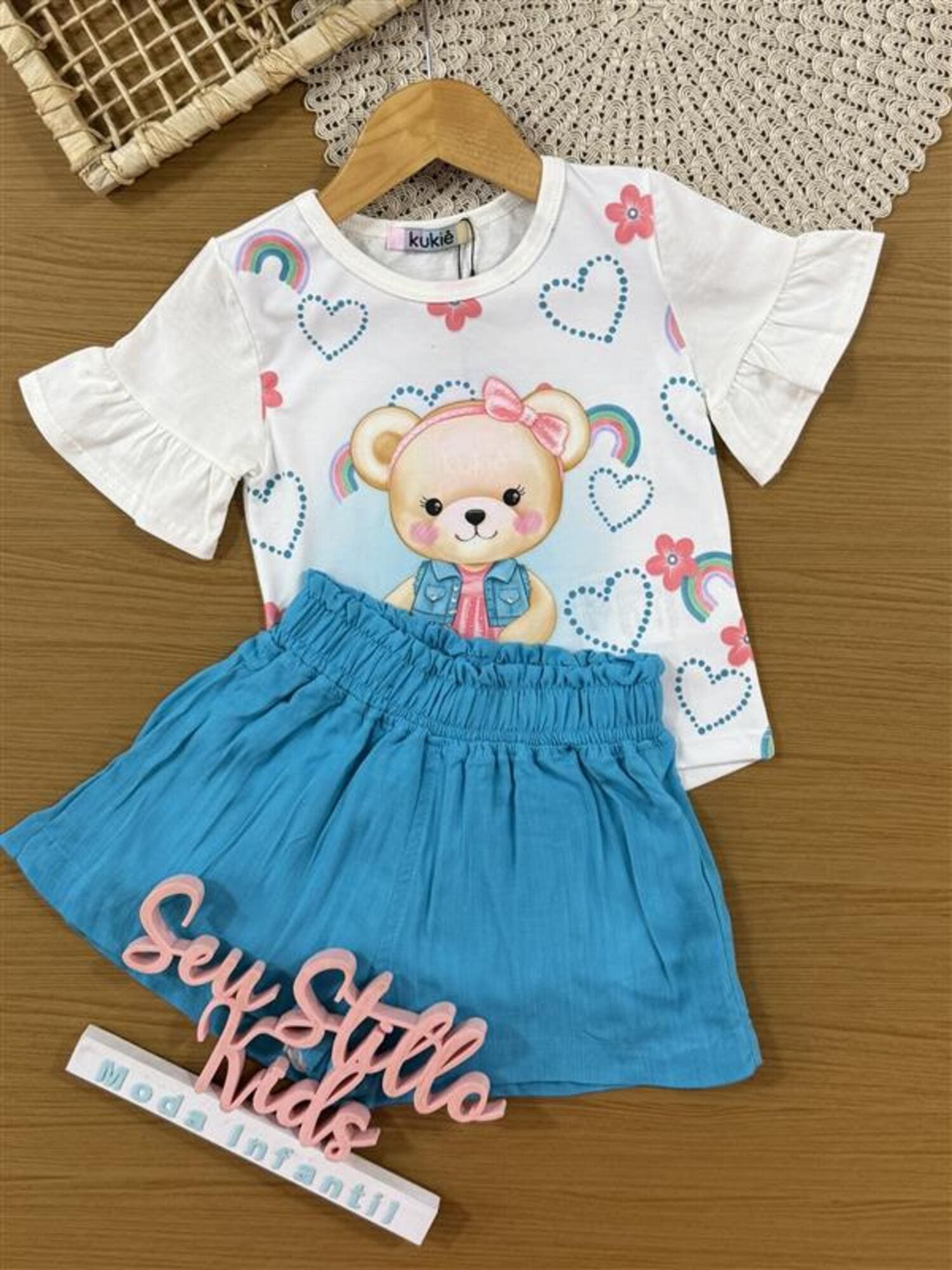 Conjunto Infantil Kukiê Verão com Shorts Azul e Blusa Branca Ursinha Corações