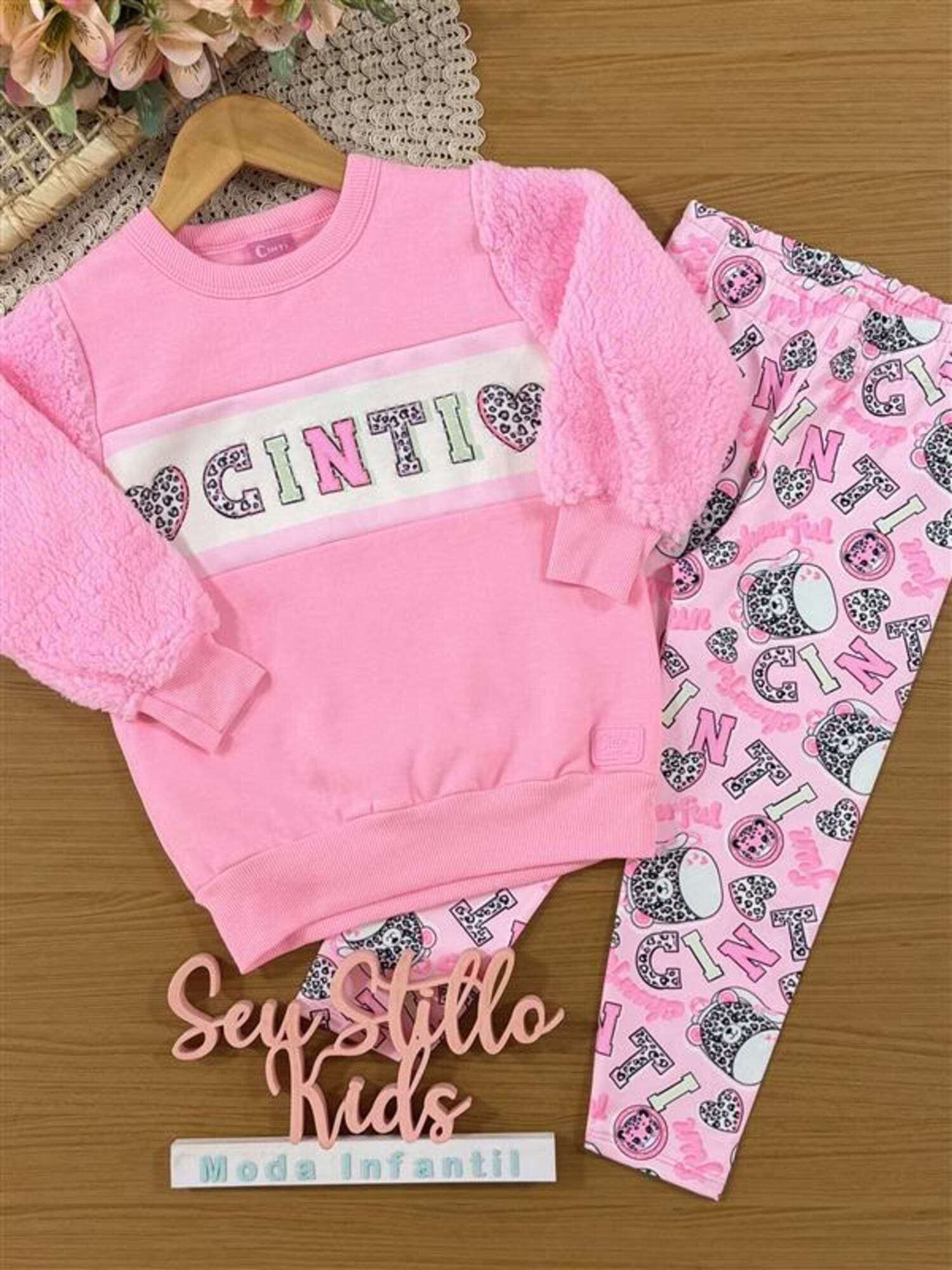 Conjunto Infantil Cinti Inverno com Calça Legging e Moletom Flanelado Rosa Coração Strass
