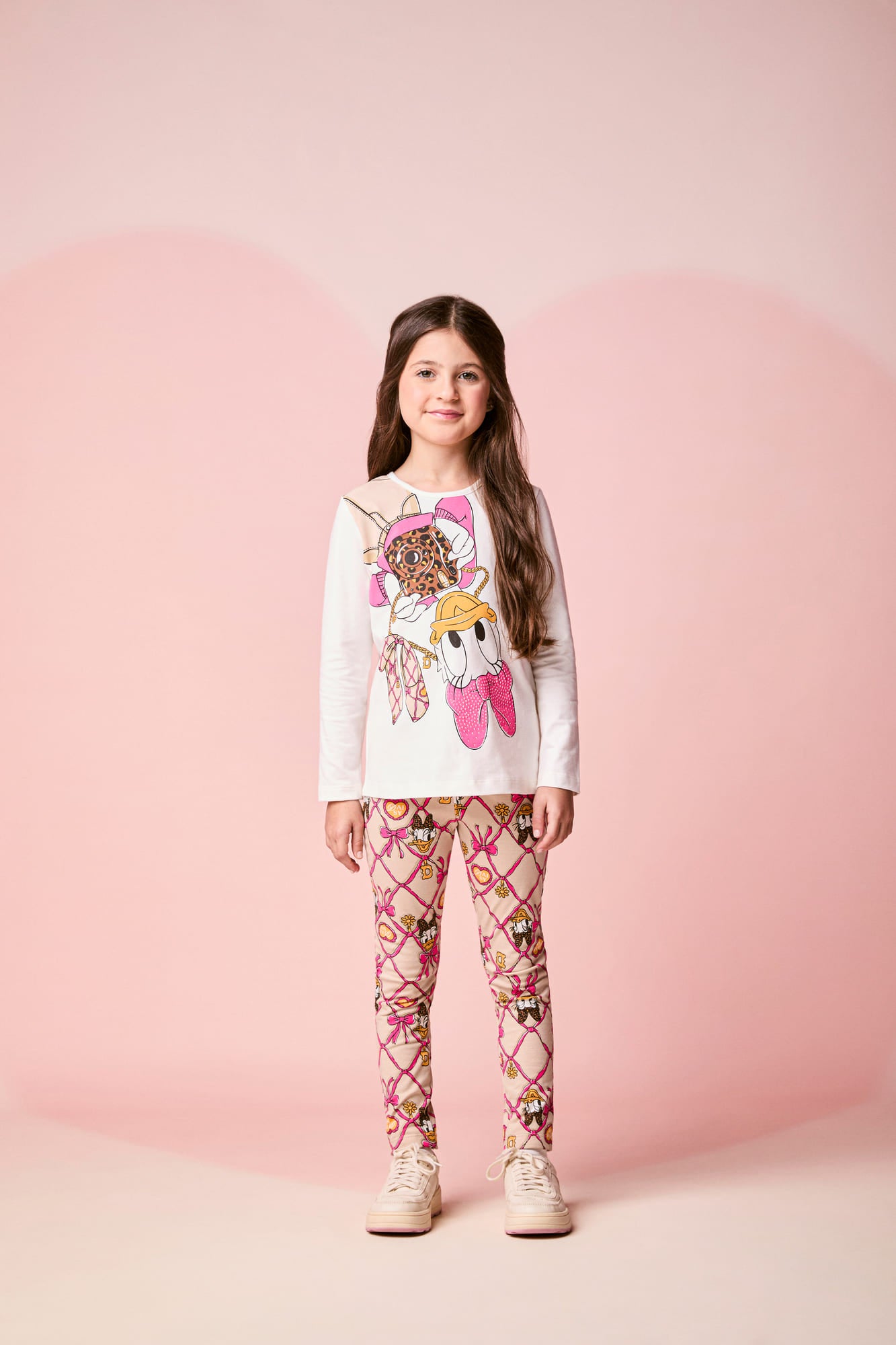 Conjunto Infantil Momi Inverno com Calça Bege e Blusa Branca Daisy Fotógrafa Disney