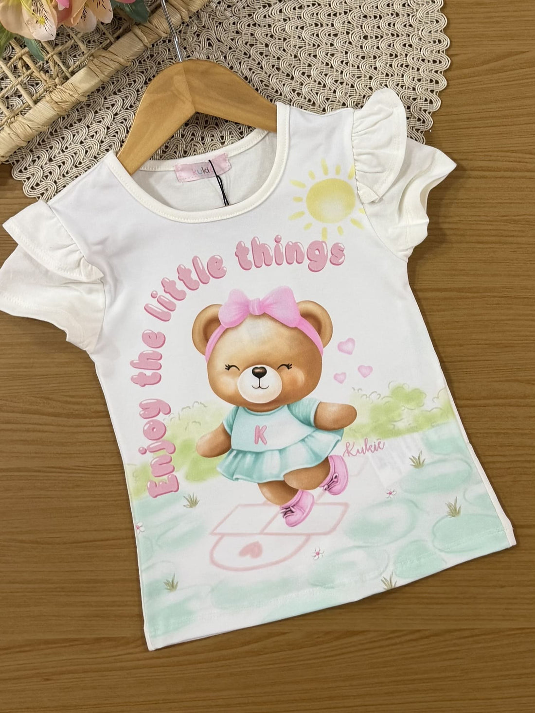 Conjunto Infantil Kukiê com Shorts Colorido e Blusa Ursinha Enjoy