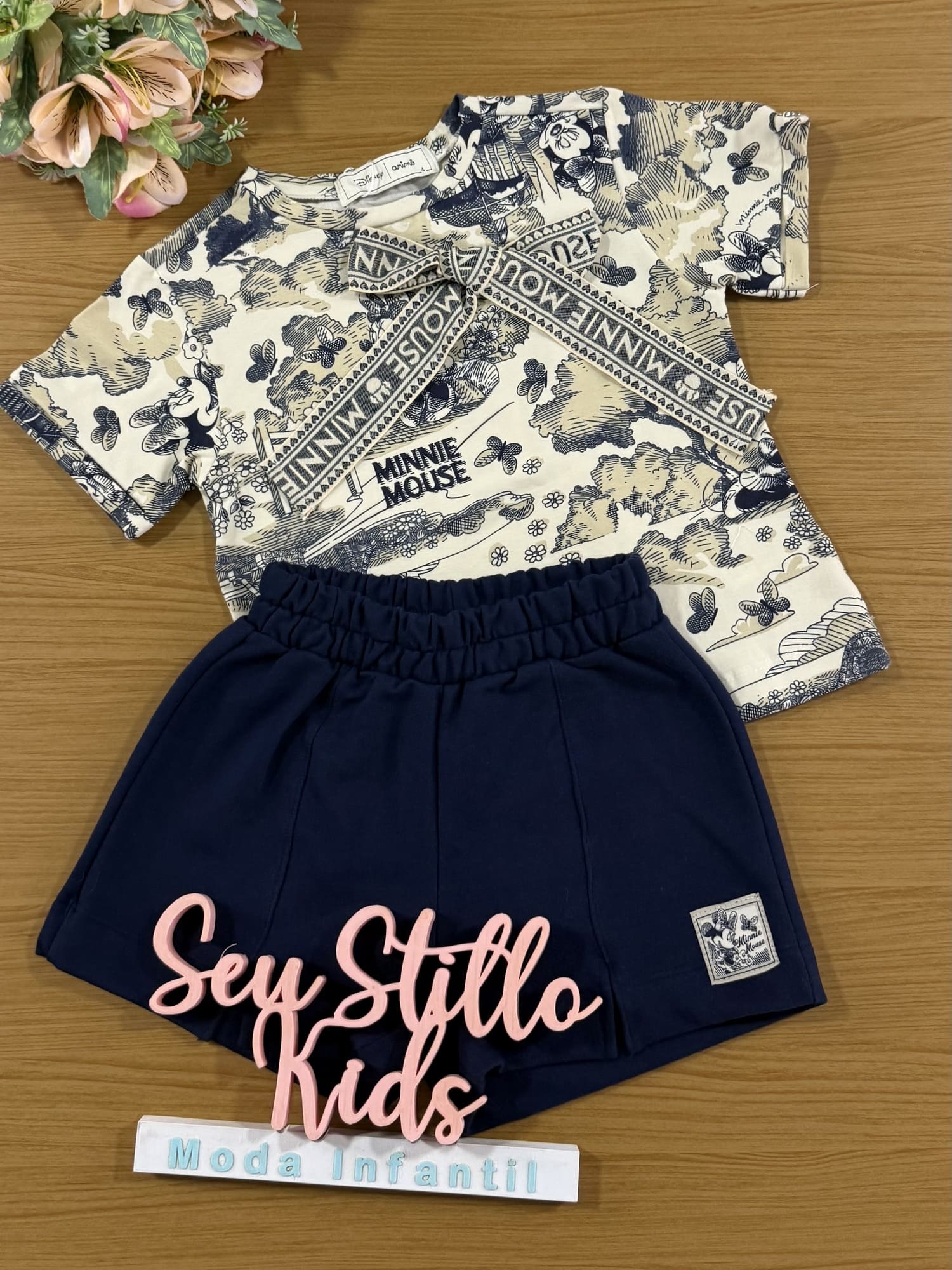 Conjunto Infantil Animê Inverno com Short e Blusa Manga Curta Minnie Disney