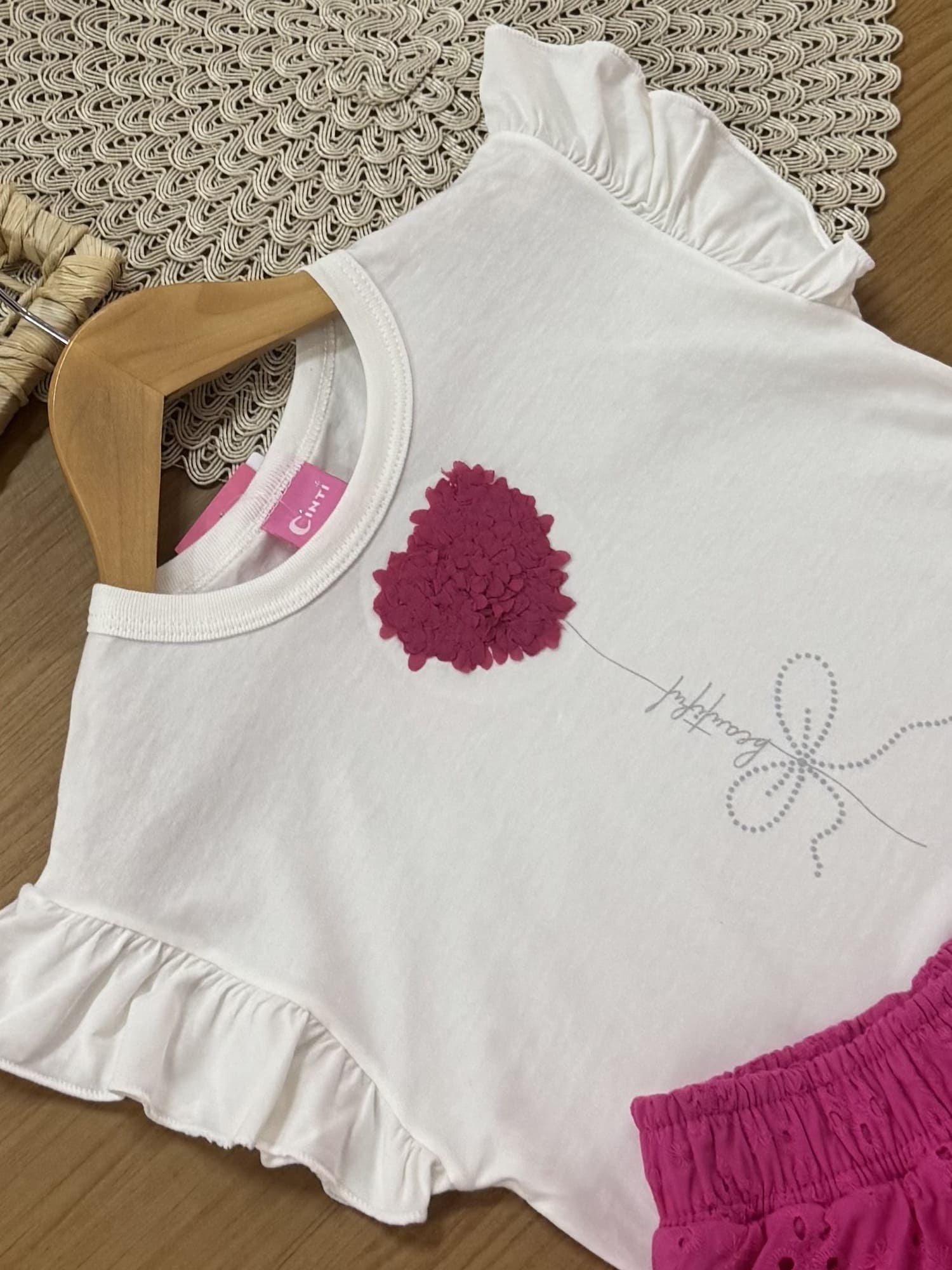 Conjunto Infantil Cinti Verão com Saia Rosa e Blusa Branca Coração Bordado