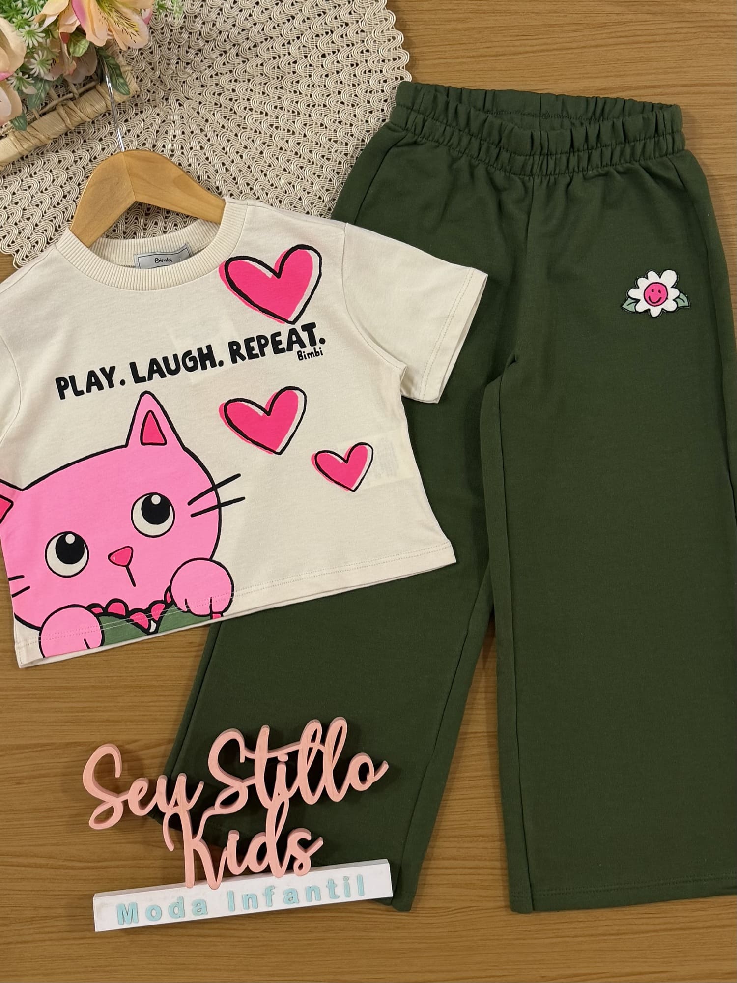 Conjunto Infantil Bimbi Inverno com Calça Verde e Blusa Bege Gatinha