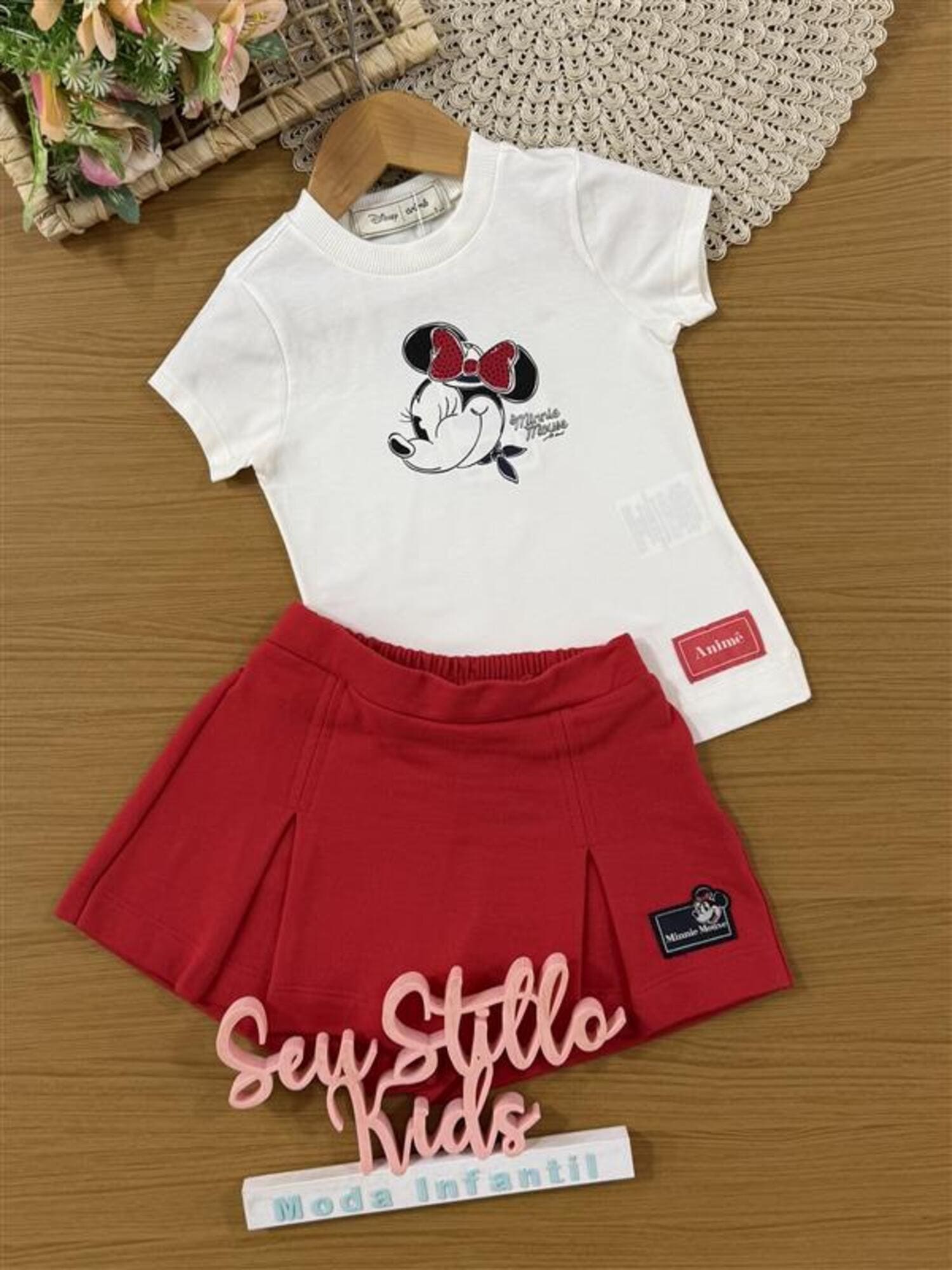 Conjunto Infantil Animê Verão com Shorts Saia Vermelho e Blusa Branca Minnie com Strass Disney