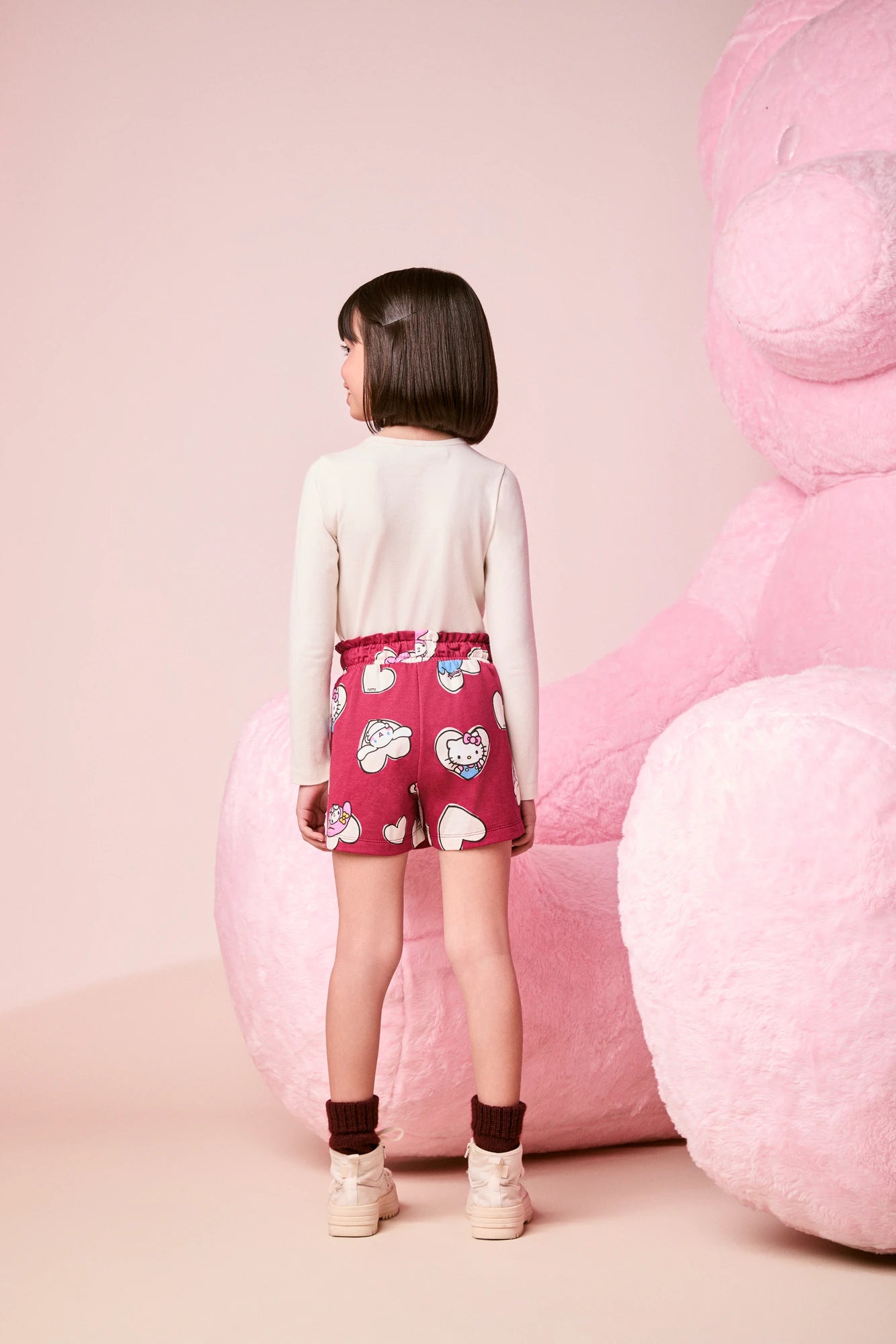 Conjunto Infantil Momi Inverno com Shorts Saia e Blusa Manga Longa Bege Hello Kitty Friends