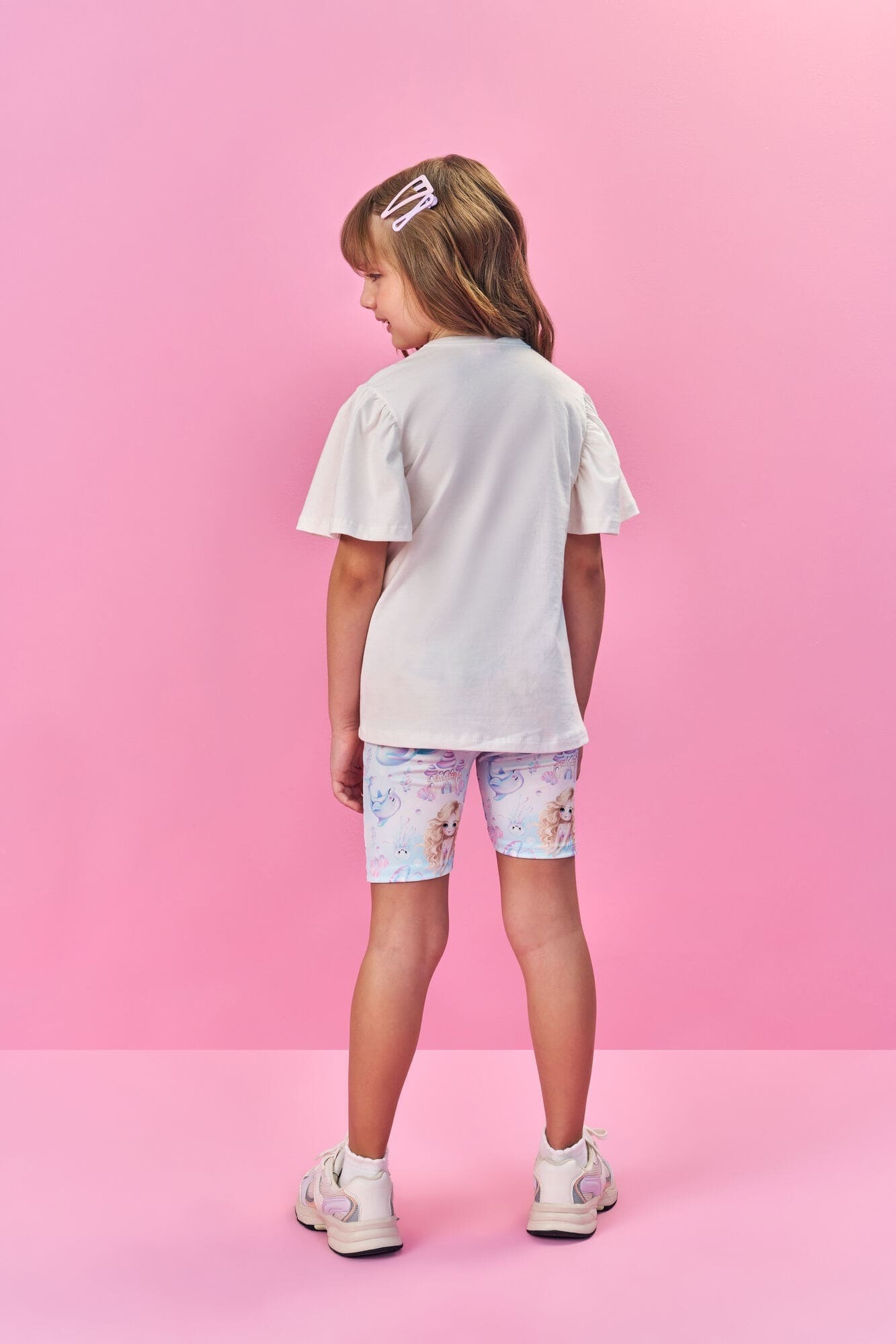 Conjunto Infantil Cinti Verão com Shorts Ciclista Azul e Blusa Branca Conchinha