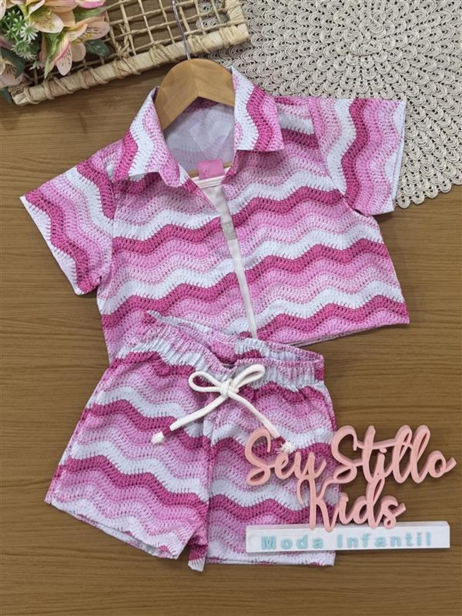 Conjunto Infantil Cinti Verão, Shorts Saia e Sobreposição Tricô 3D e Cropped Branca