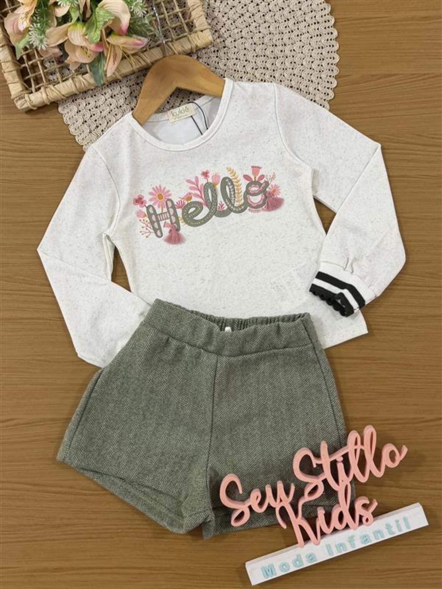 Conjunto Infantil Kukiê Inverno com Shorts Verde e Blusa Manga Longa Hello