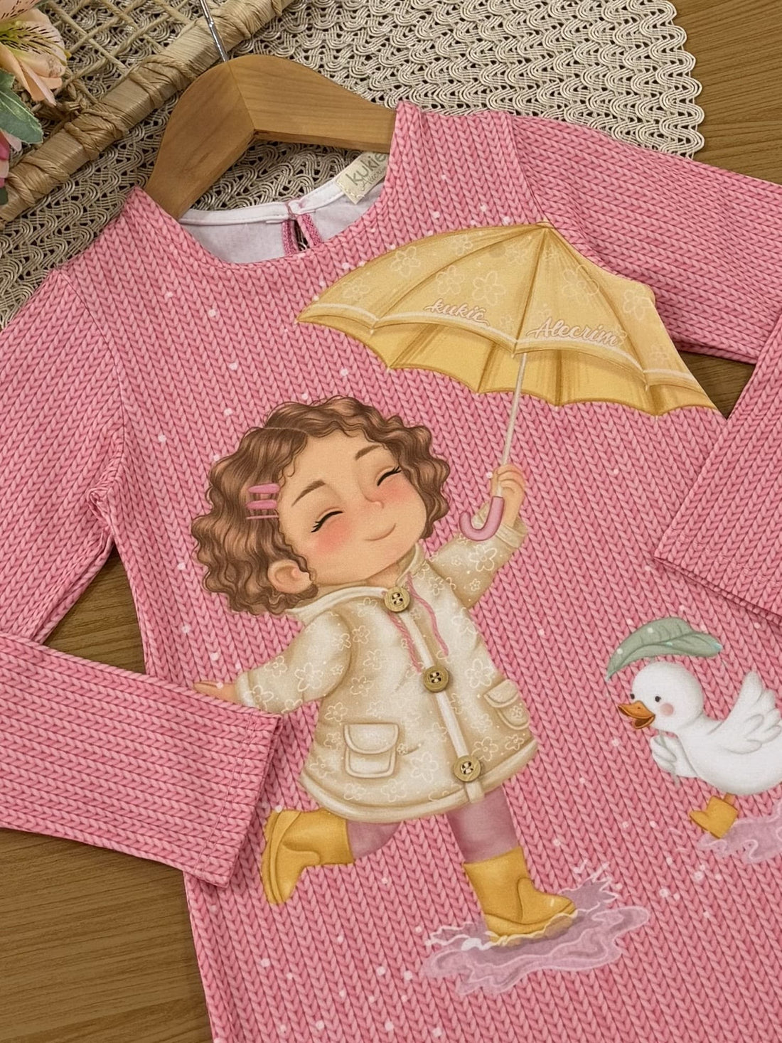 Vestido Infantil Kukiê Inverno Rosa Brincadeira na Chuva