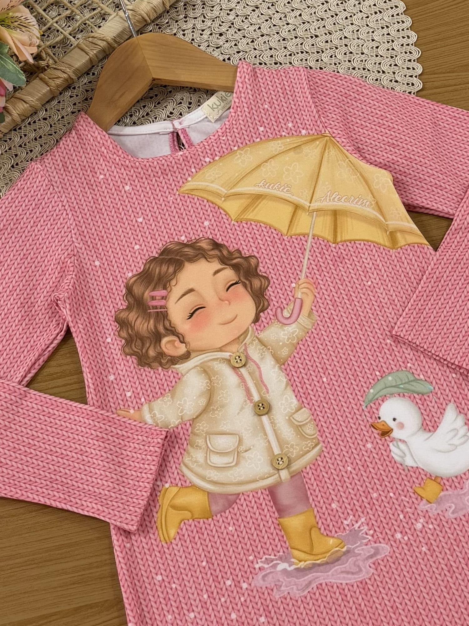 Vestido Infantil Kukiê Inverno Rosa Brincadeira na Chuva