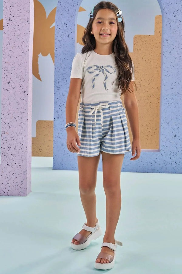 Conjunto Infantil Kukiê Verão com Shorts Azul Listrado e Blusa Branca Lacinho