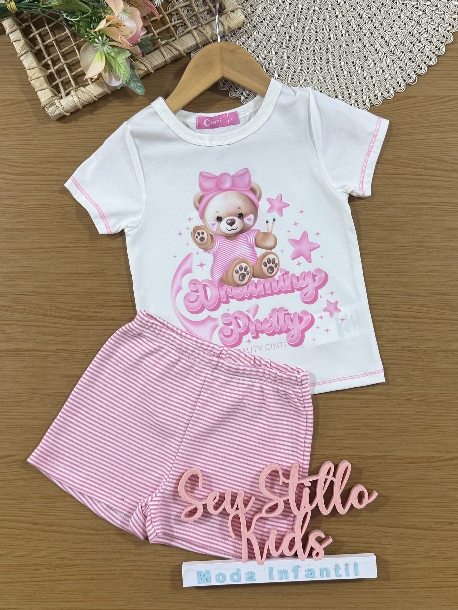 Pijama Infantil Cinti Verão com Shorts Rosa Listrado e Blusa Branca Ursinha