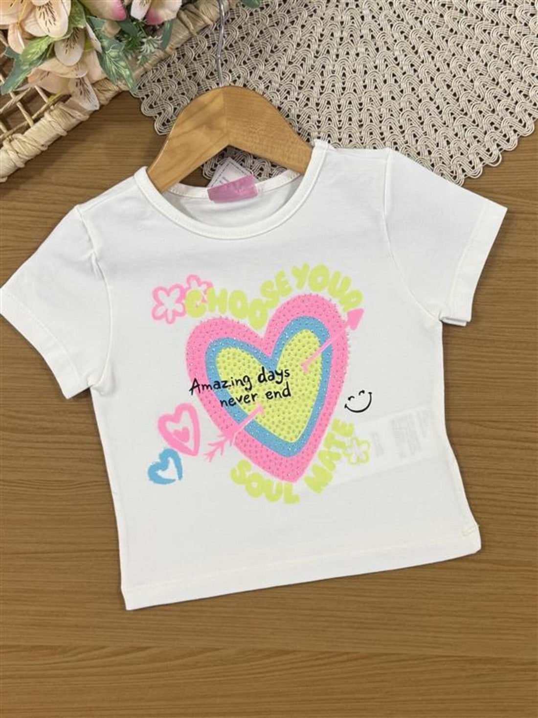 Conjunto Infantil Momi Verão com Shorts Amarelo e Blusa Branca Coração com Strass