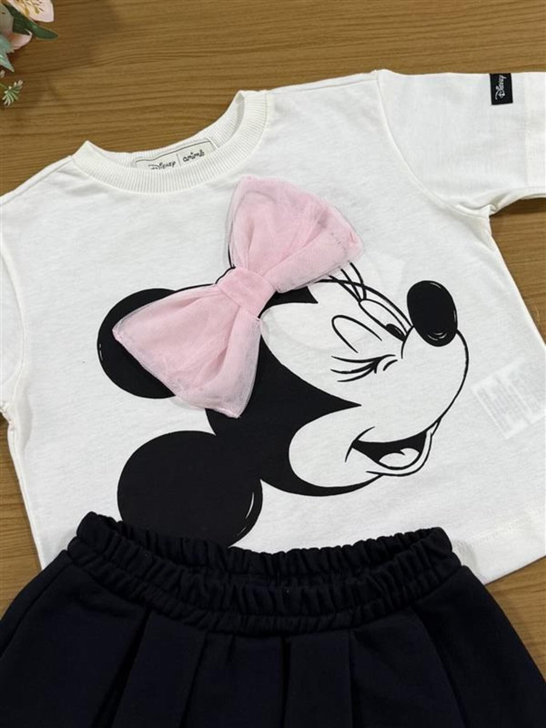 Conjunto Infantil Animê Inverno com Short Saia Preto e Blusa Branca Minnie Disney