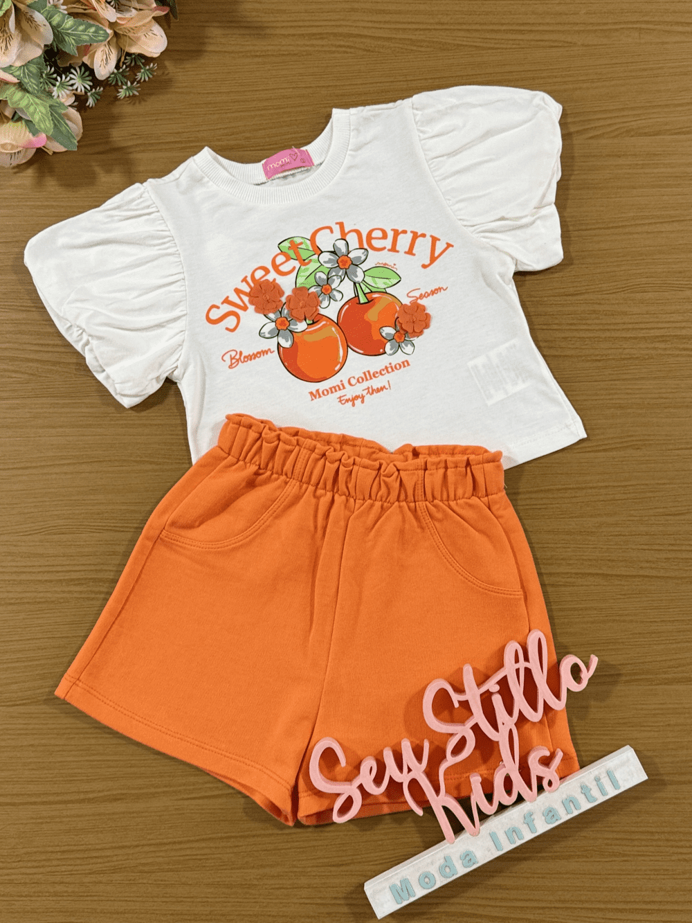Conjunto Infantil Momi Verão Shorts Laranja e Blusa Cereja Doce