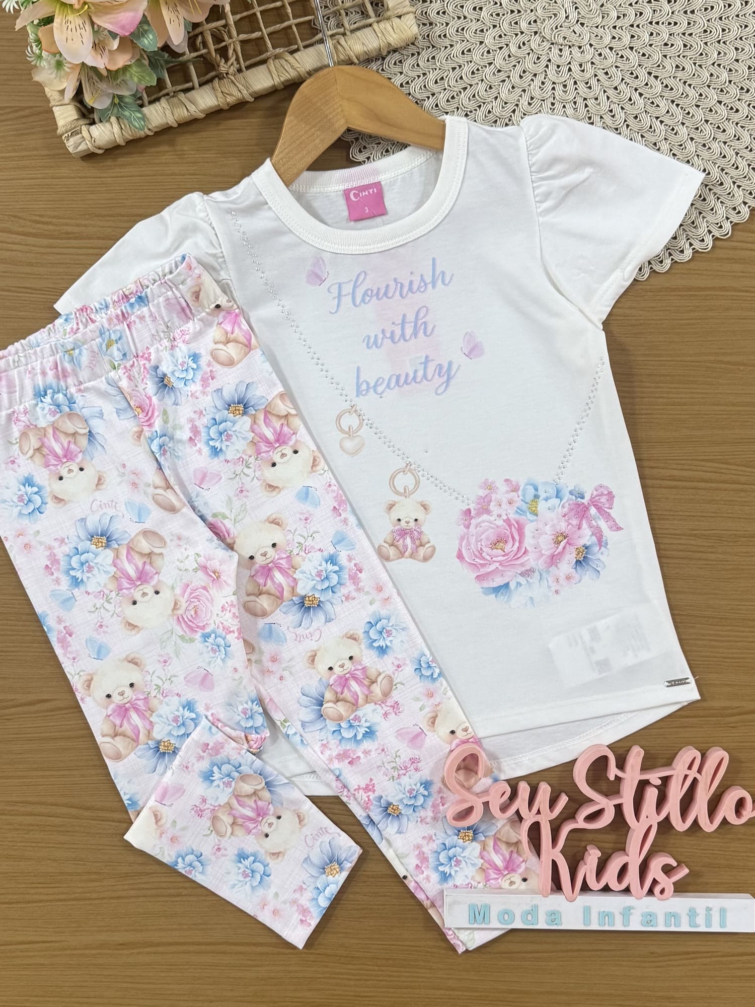 Conjunto Infantil Cinti Verão Calça Legging Rosa e Blusa Branca Flores com Strass