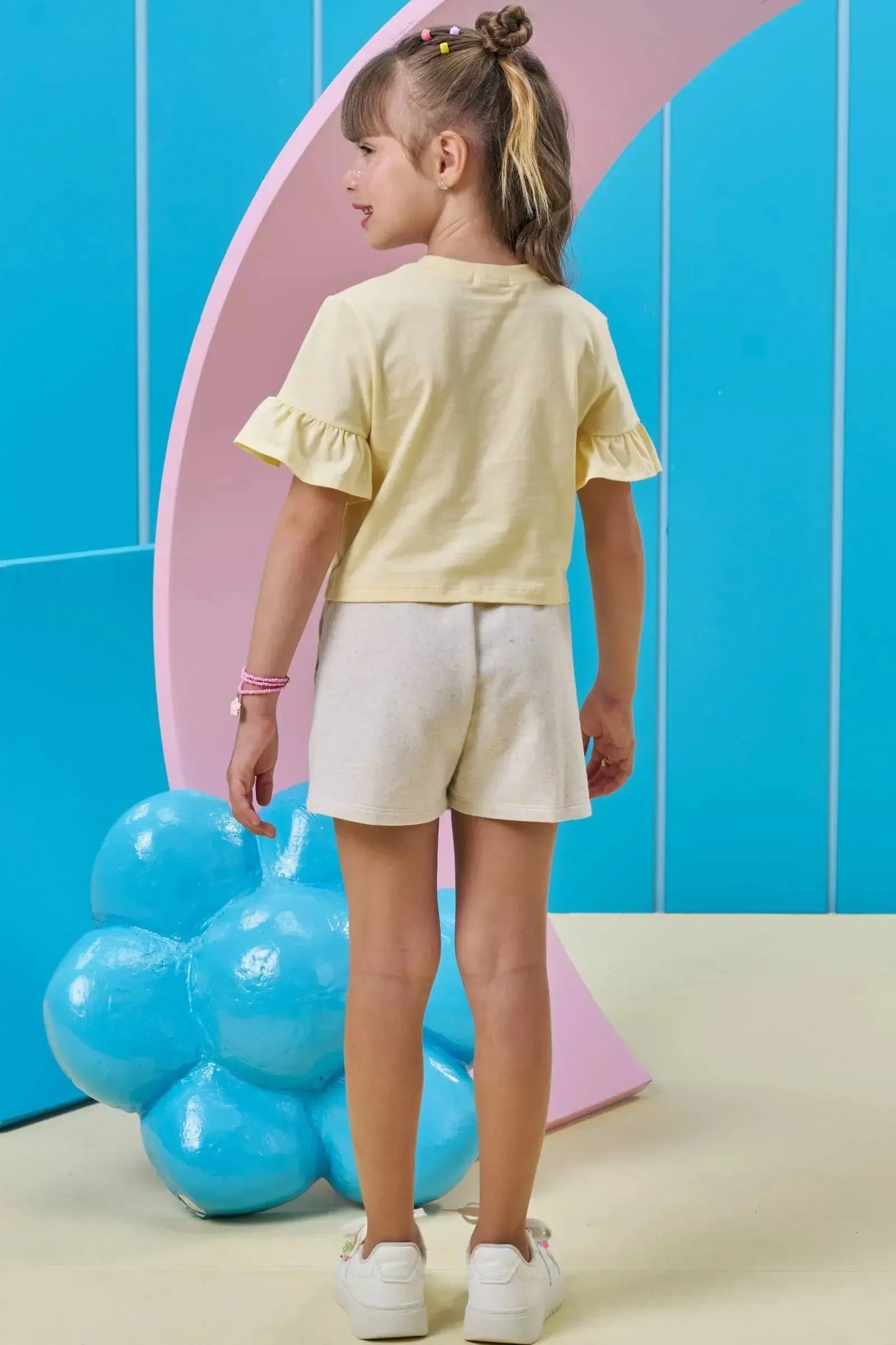 Conjunto Infantil Menina Kukiê com Shorts Off White e Blusa Boxy Amarela Cachorrinha Ice Pop