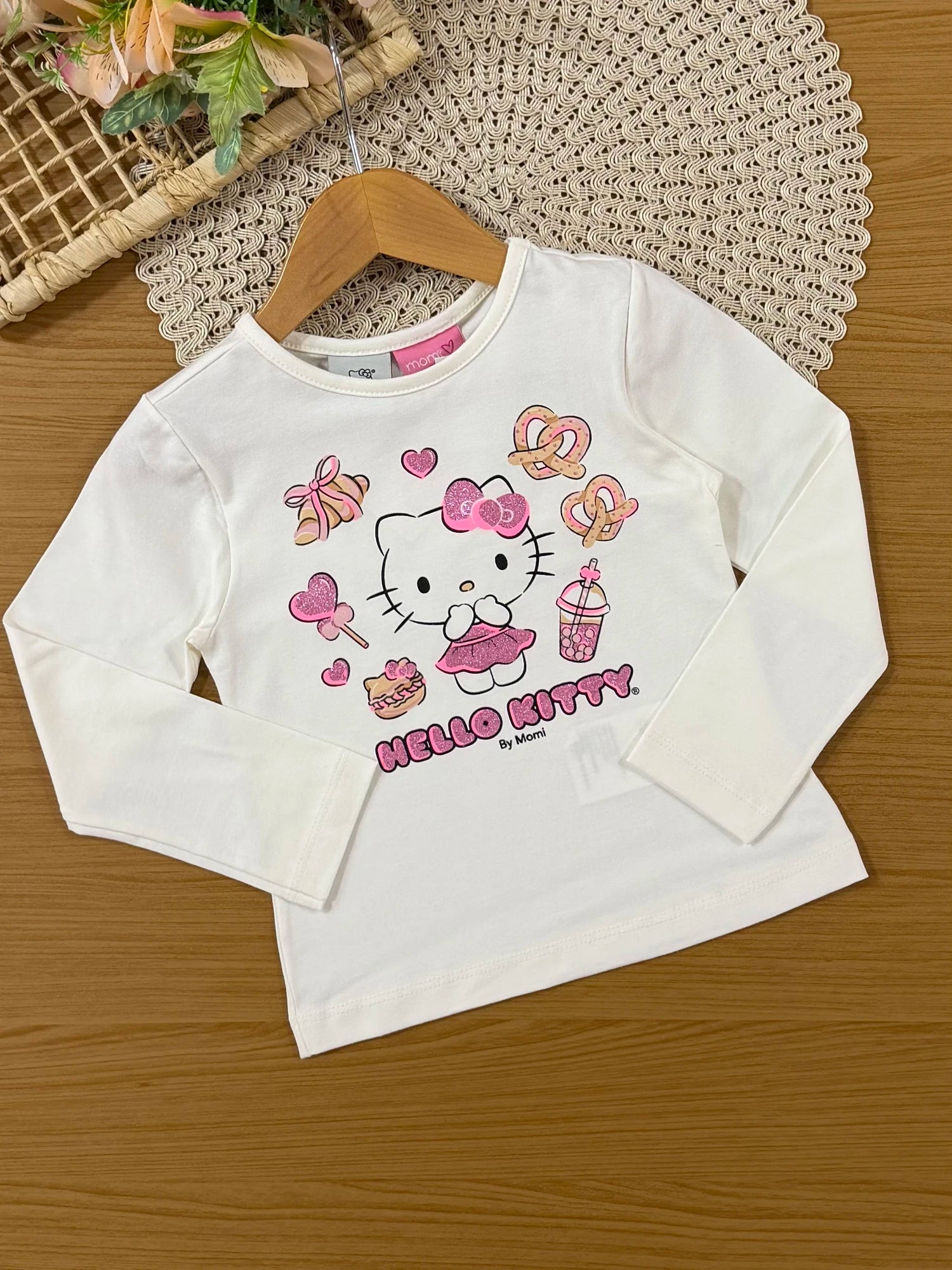 Conjunto Infantil Momi Inverno com Shorts Rosa Metalizado e Blusa Manga Longa Hello Kitty Docinhos
