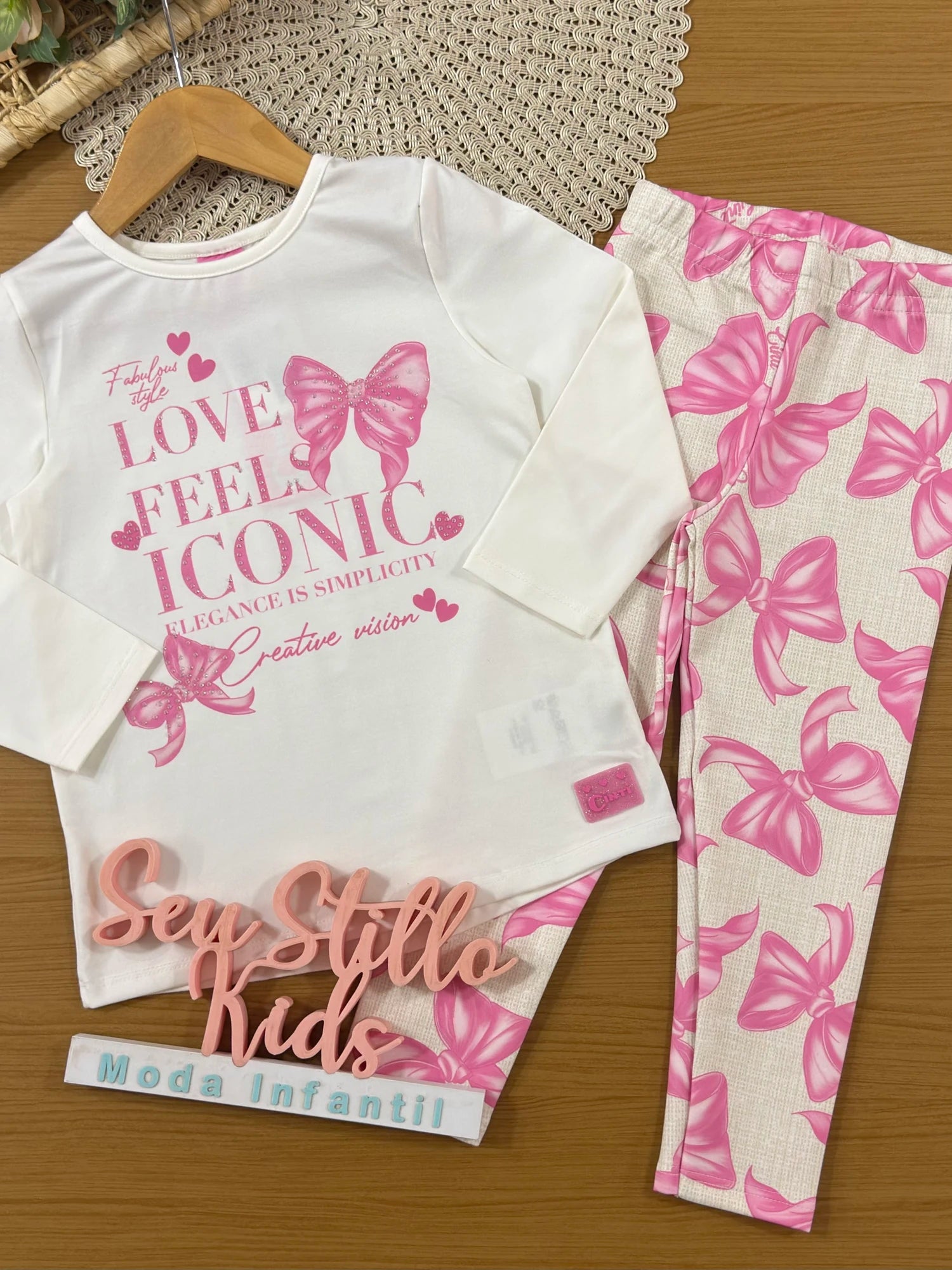 Conjunto Infantil Cinti Inverno com Calça Legging Off White e Blusa Manga Longa Lacinho Love