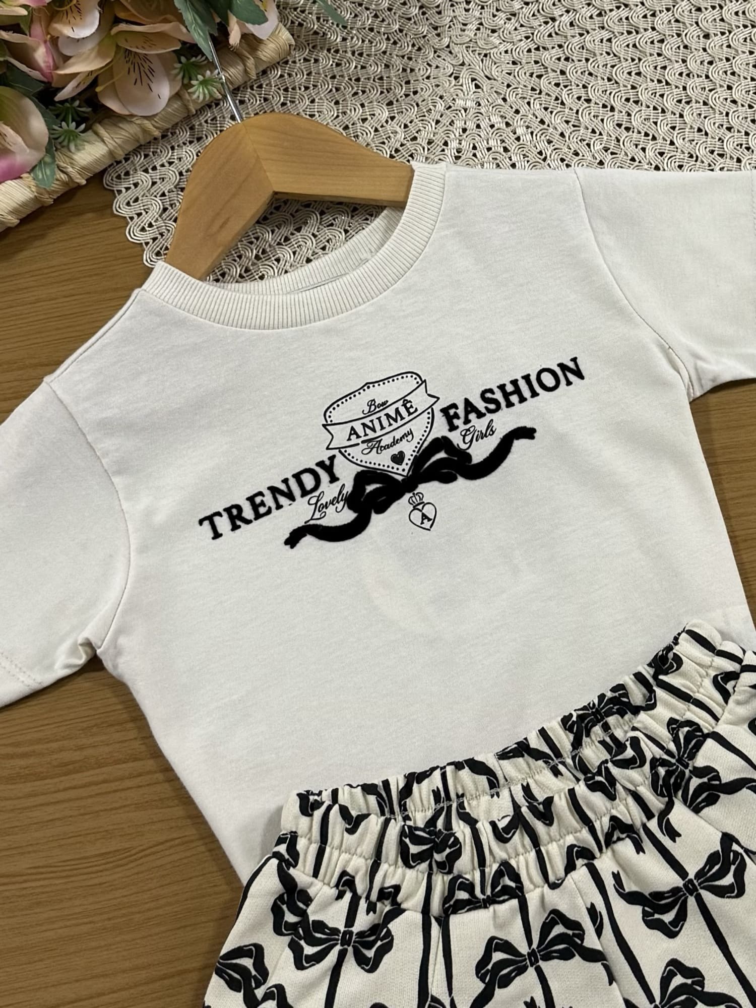 Conjunto Infantil Animê com Shorts e Blusa Bege Fashion